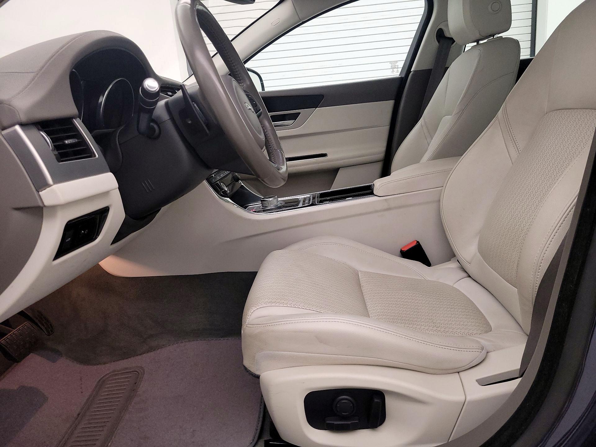 Thumbnail: 2016 Jaguar XF - 11