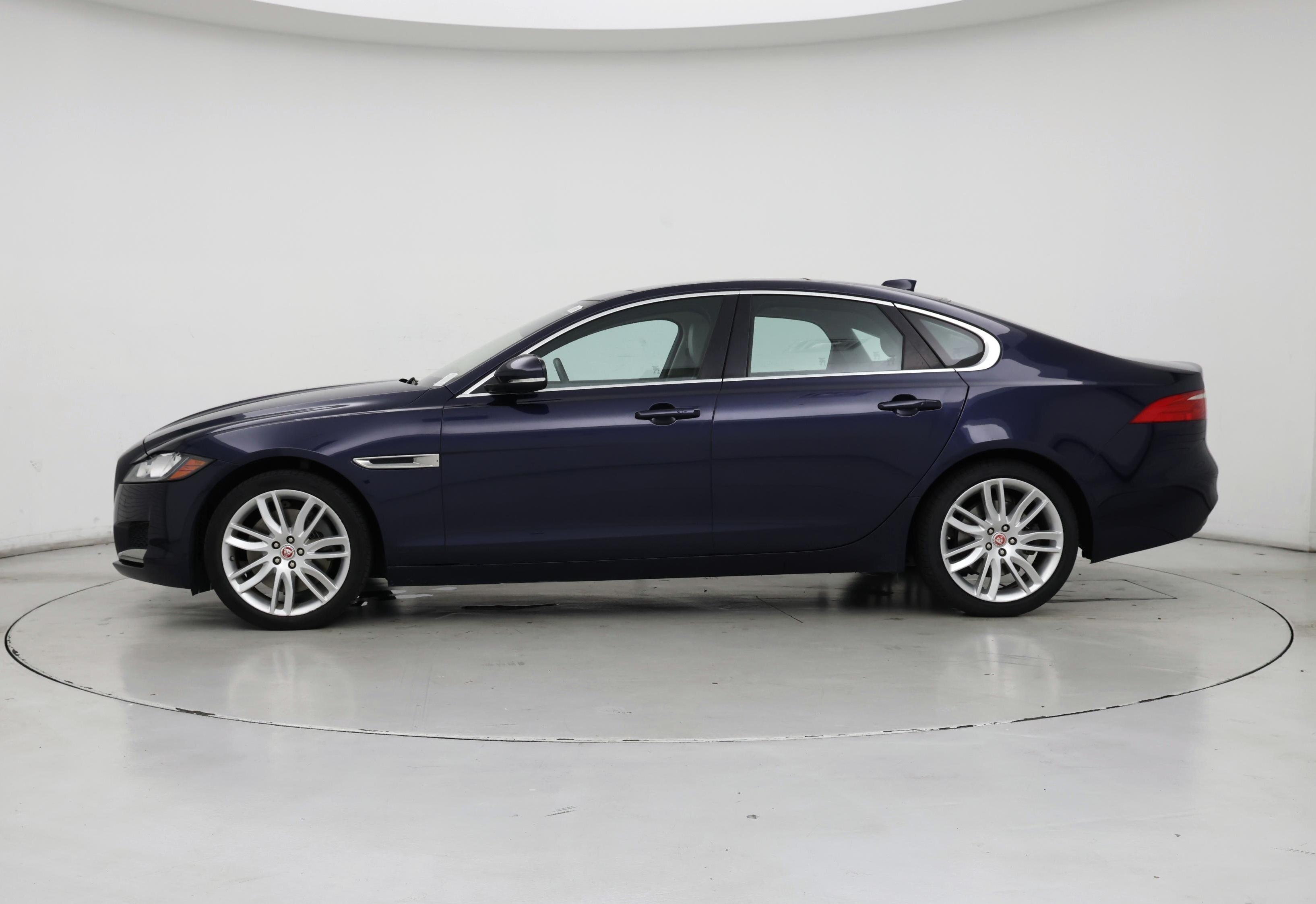 Thumbnail: 2016 Jaguar XF - 3