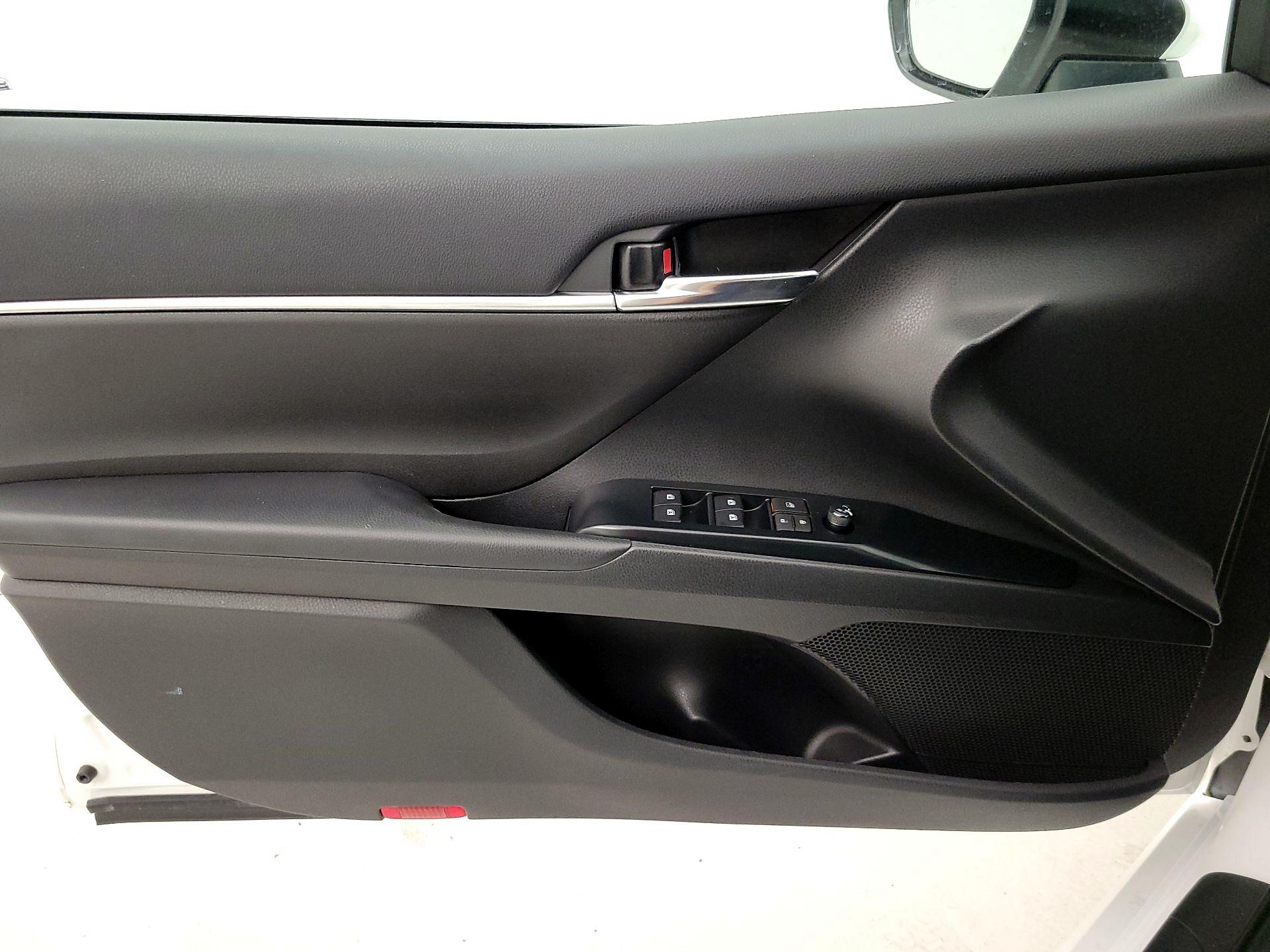 Thumbnail: 2020 Toyota Camry - 12