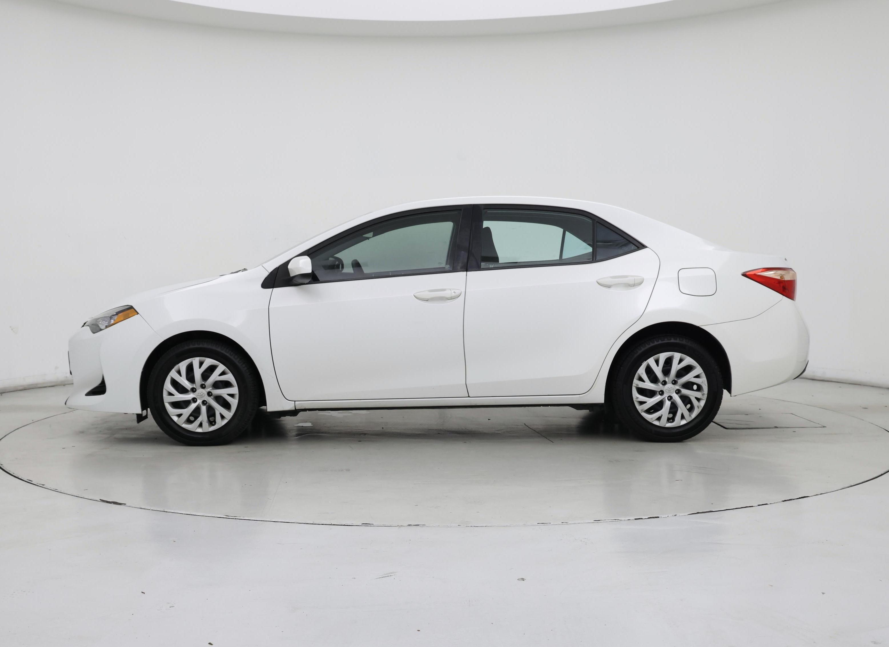 Thumbnail: 2017 Toyota Corolla - 3