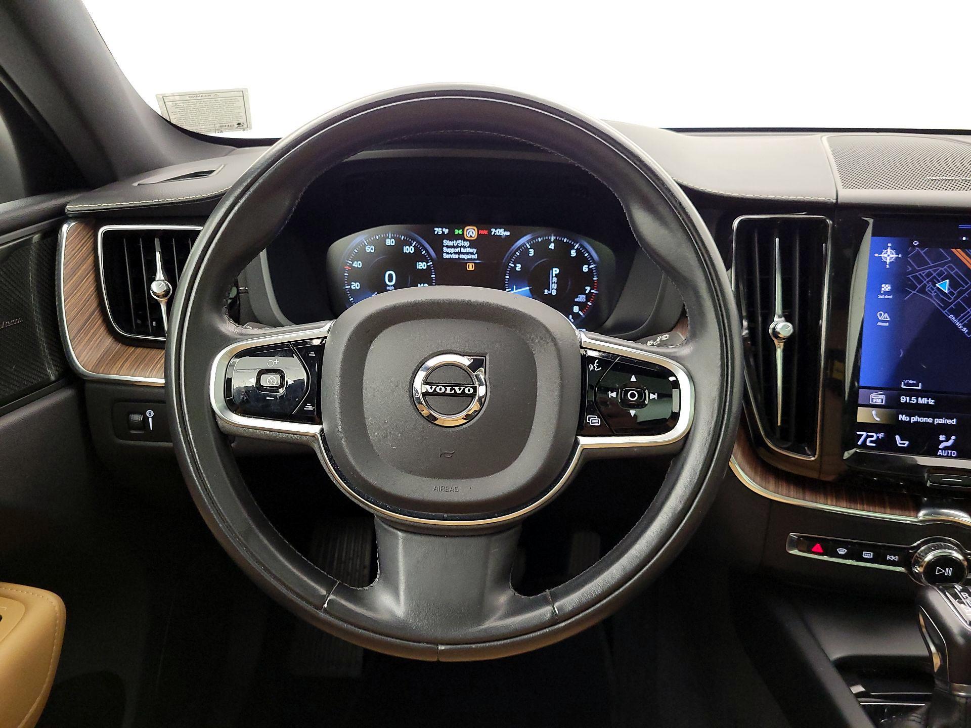 Thumbnail: 2021 Volvo XC60 - 10