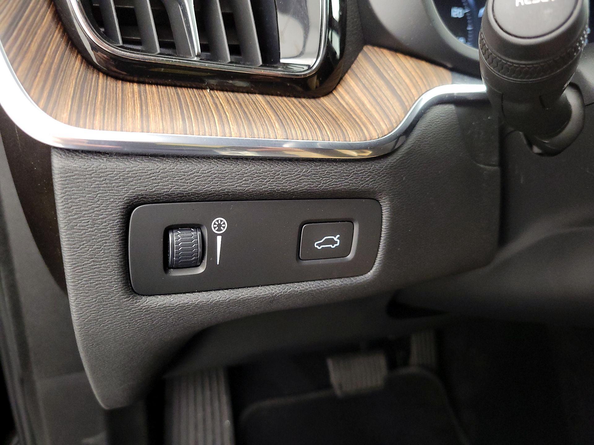 Thumbnail: 2021 Volvo XC60 - 13