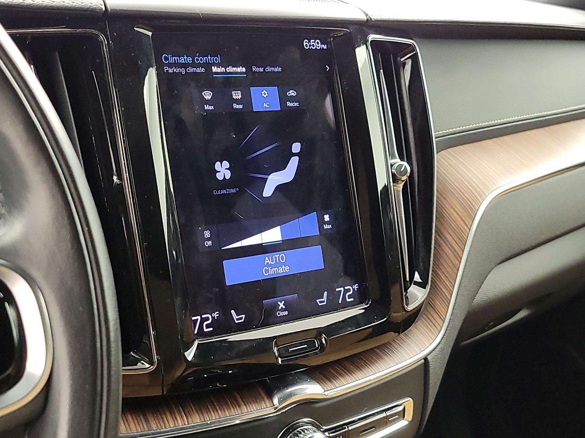 Thumbnail: 2021 Volvo XC60 - 17