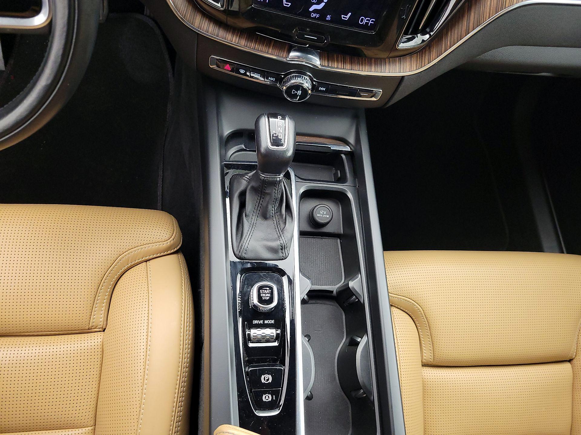 Thumbnail: 2021 Volvo XC60 - 18