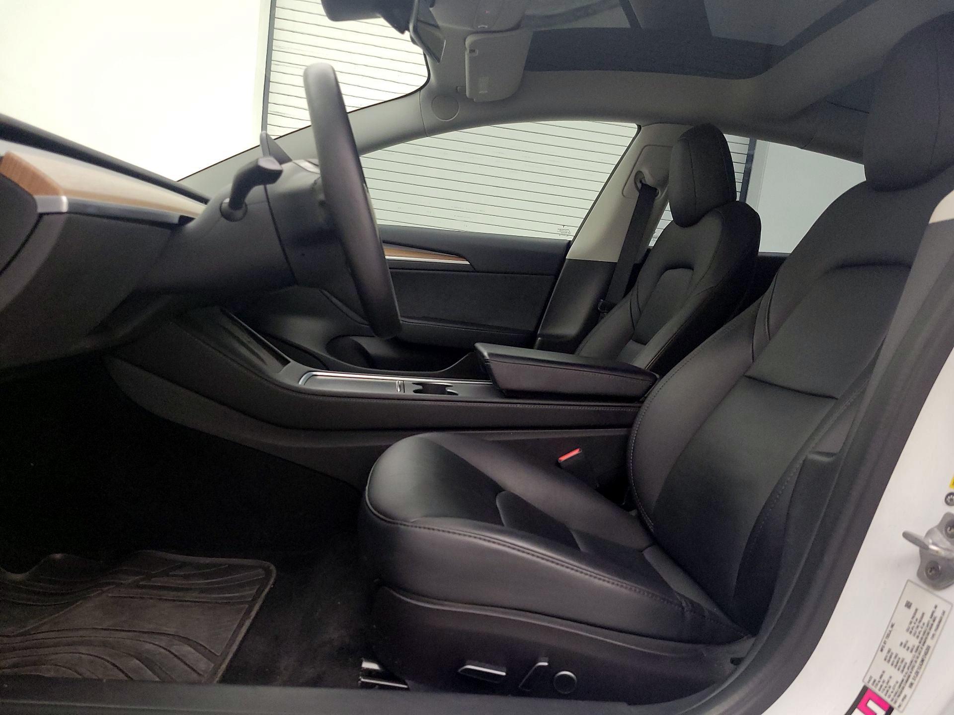 Thumbnail: 2022 Tesla Model 3 - 11