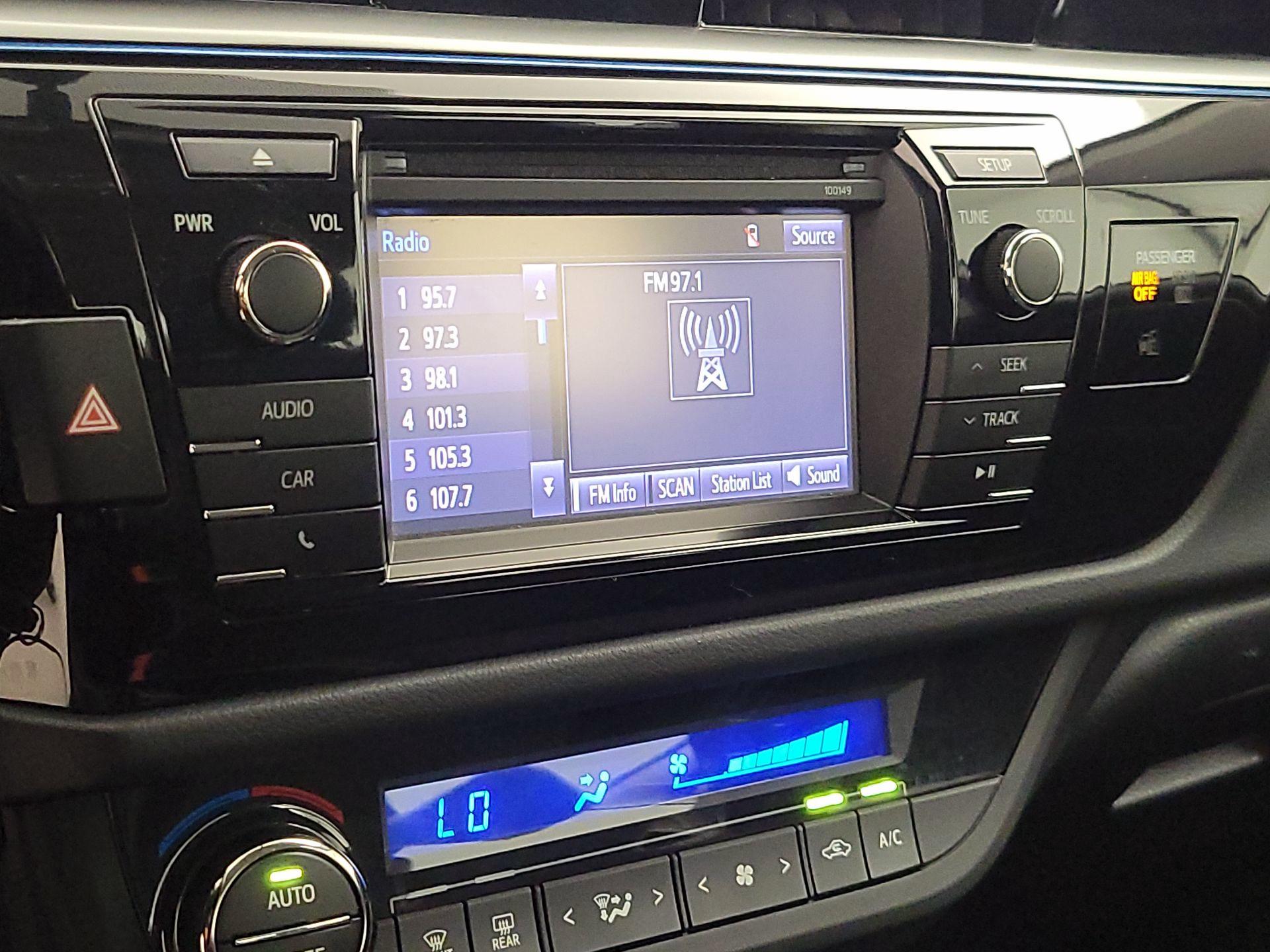 Thumbnail: 2015 Toyota Corolla - 15