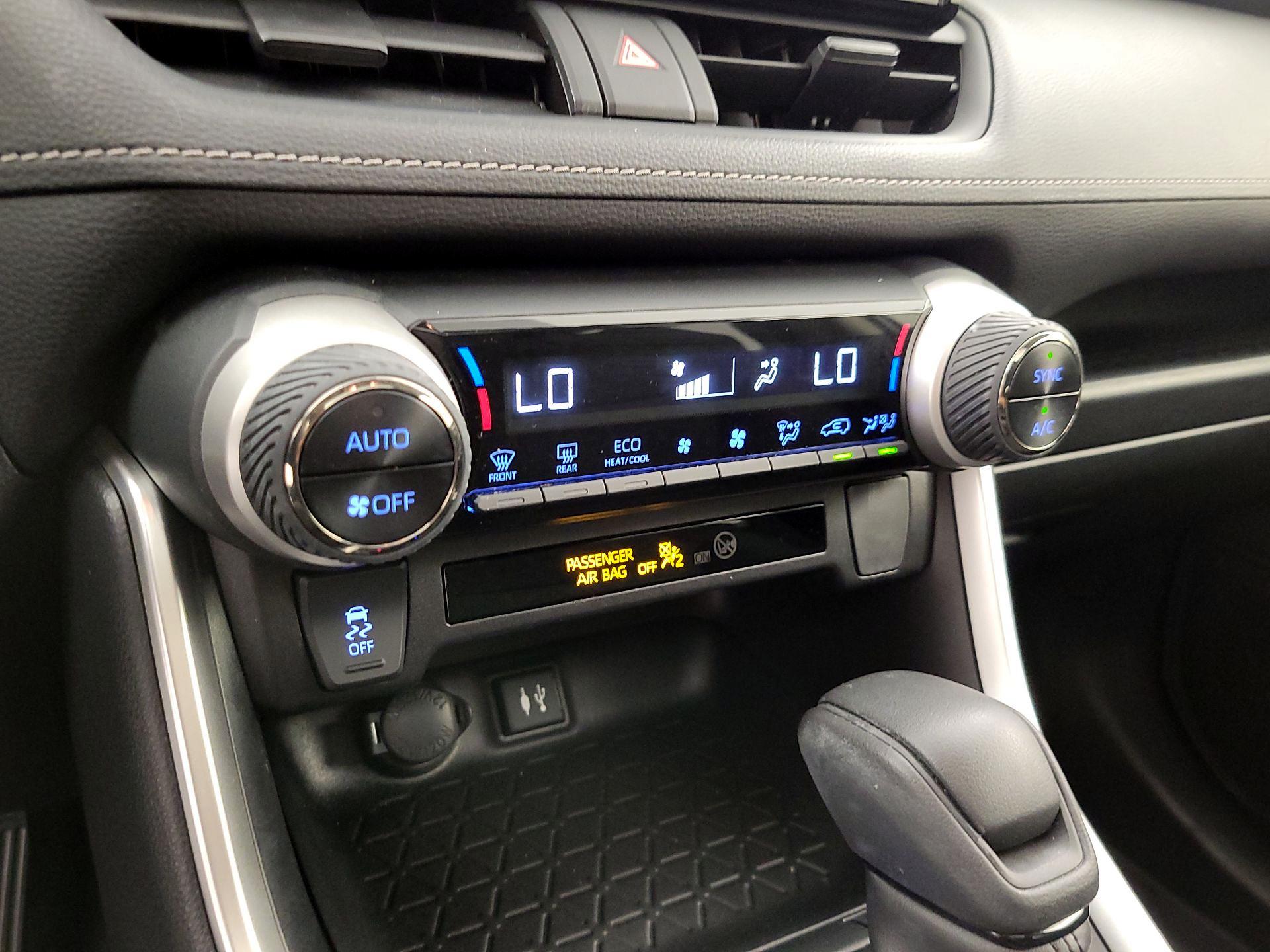 Thumbnail: 2019 Toyota RAV4 - 16