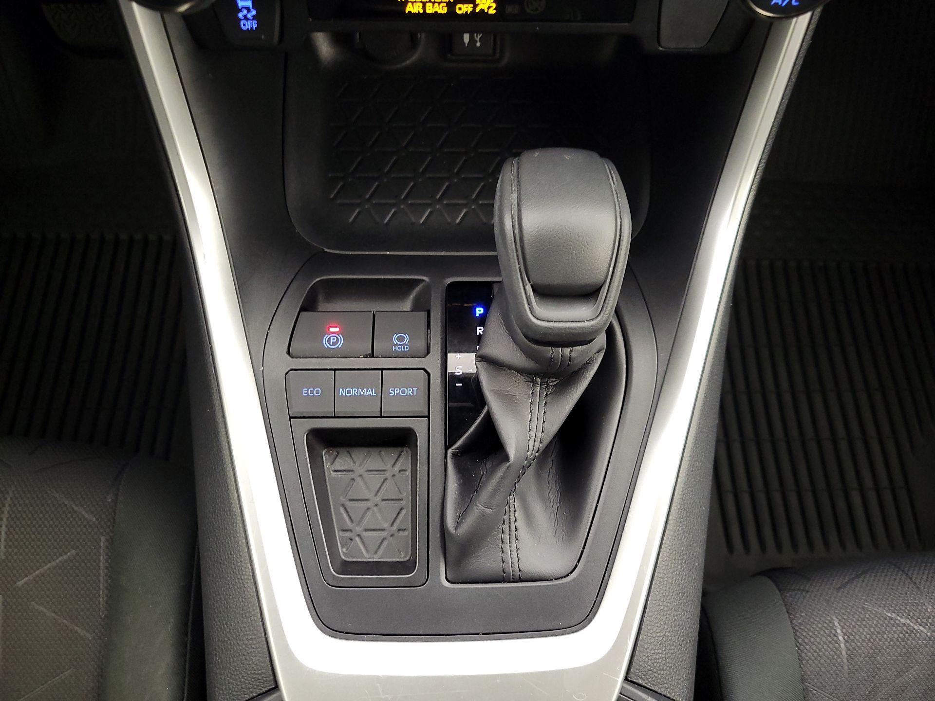 Thumbnail: 2019 Toyota RAV4 - 17