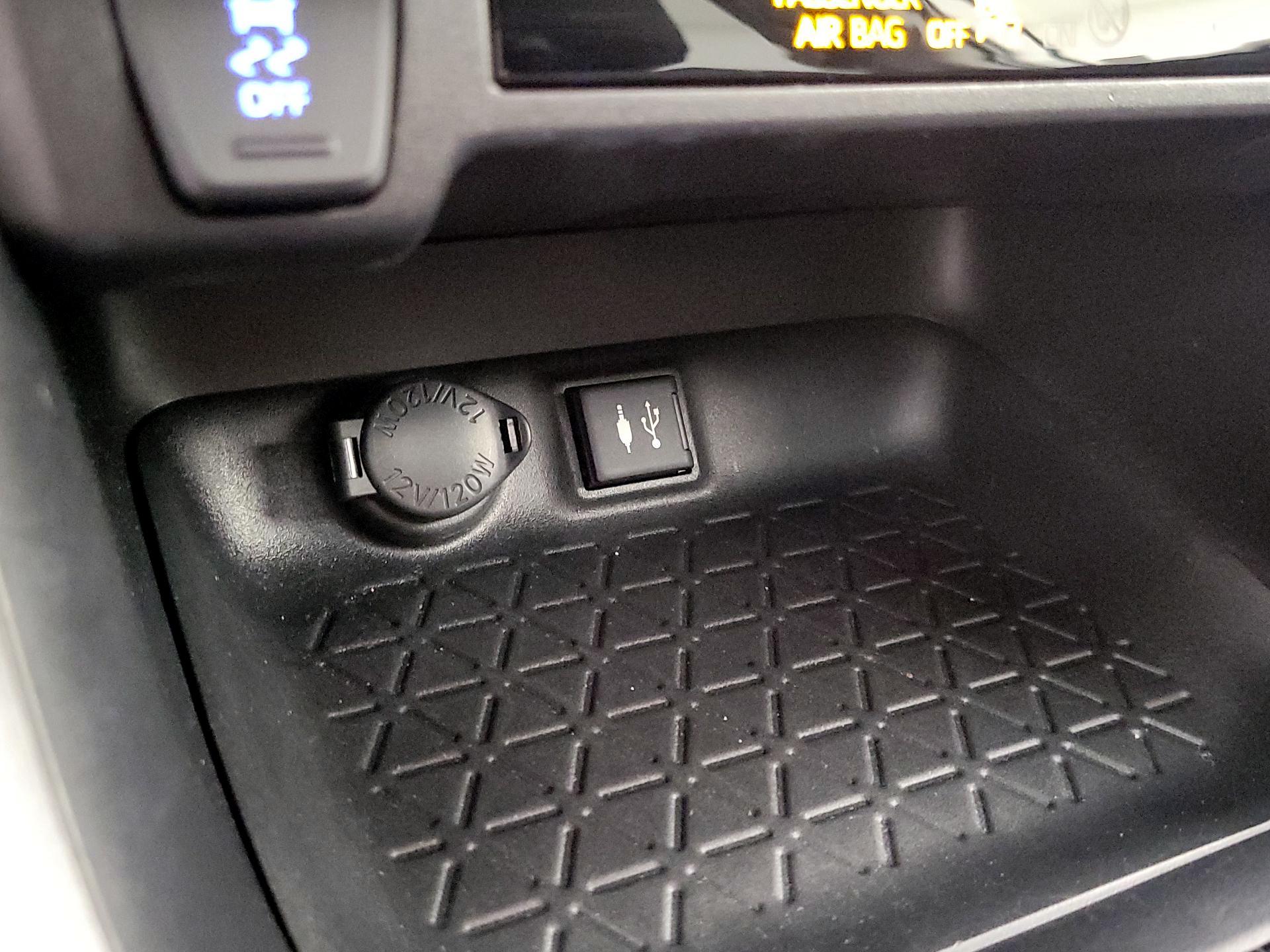 Thumbnail: 2019 Toyota RAV4 - 18