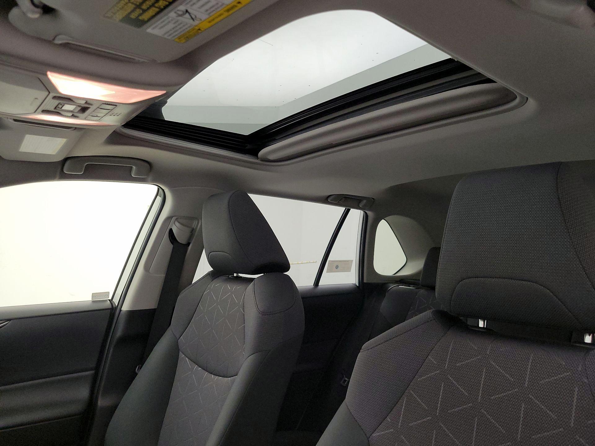 Thumbnail: 2019 Toyota RAV4 - 19