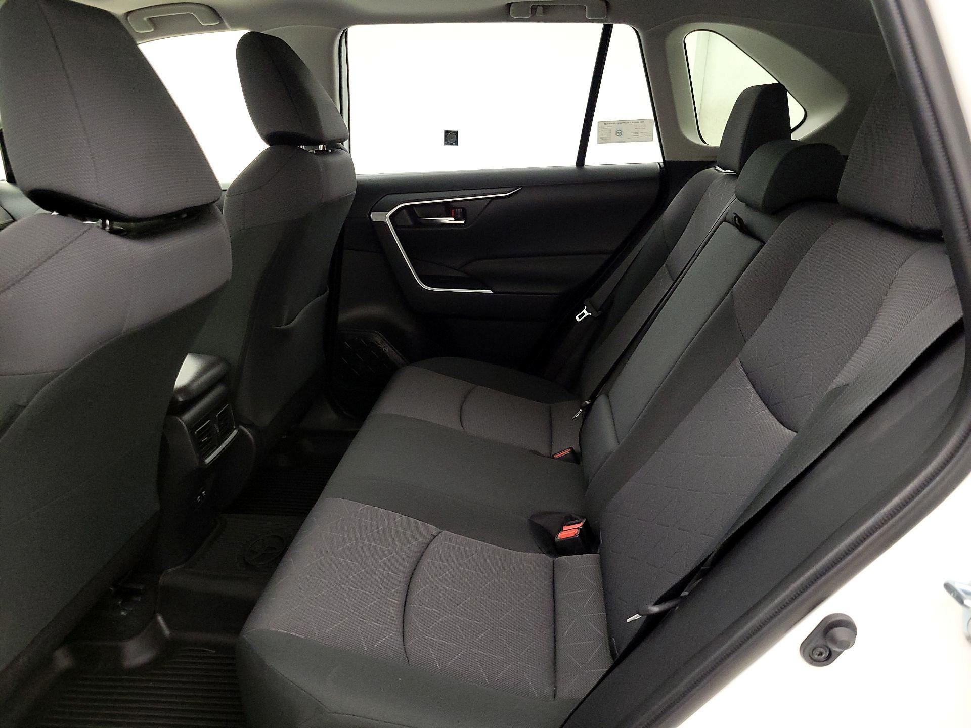 Thumbnail: 2019 Toyota RAV4 - 20