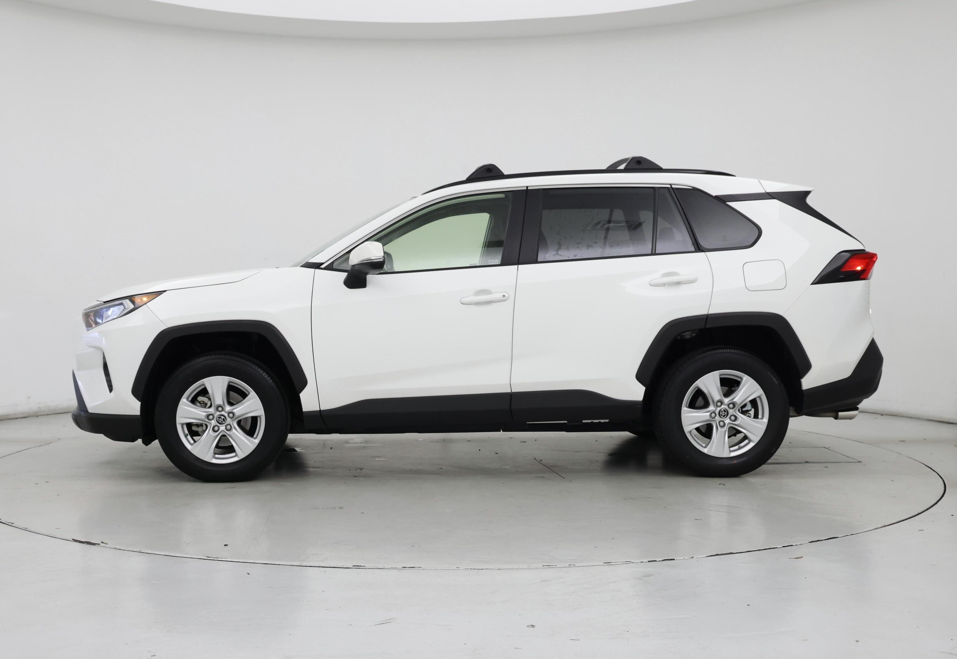 Thumbnail: 2019 Toyota RAV4 - 3