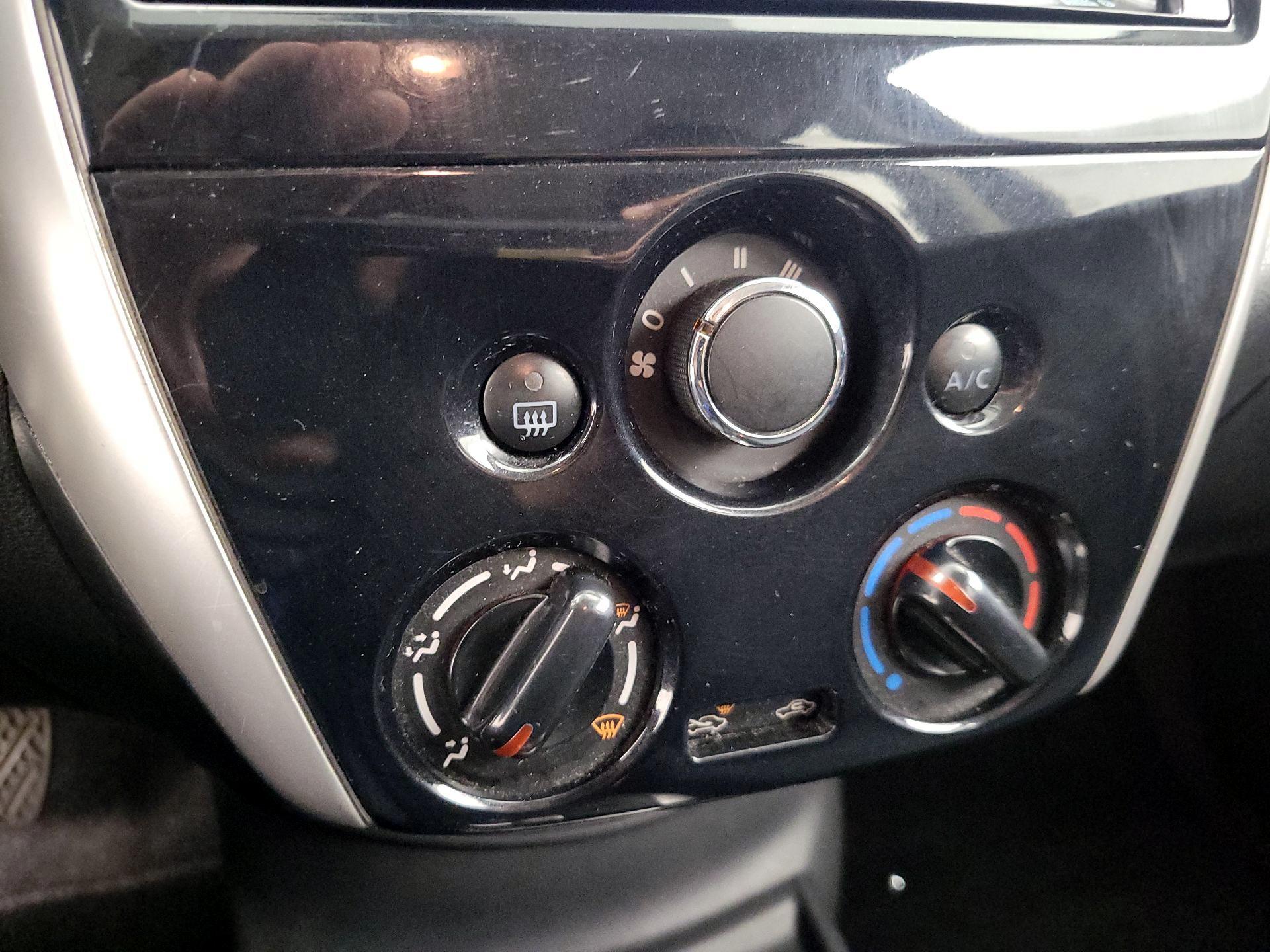 Thumbnail: 2015 Nissan Versa Note - 14