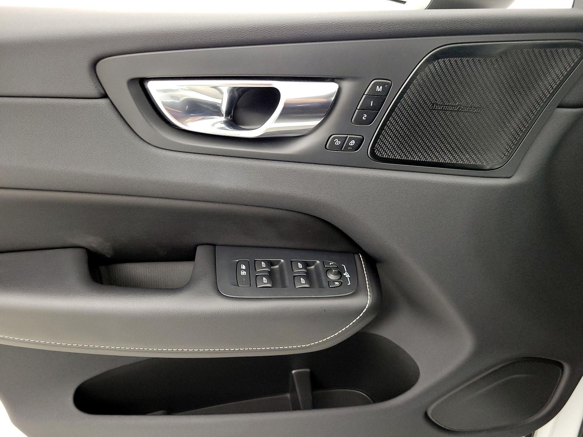 Thumbnail: 2019 Volvo XC60 - 12
