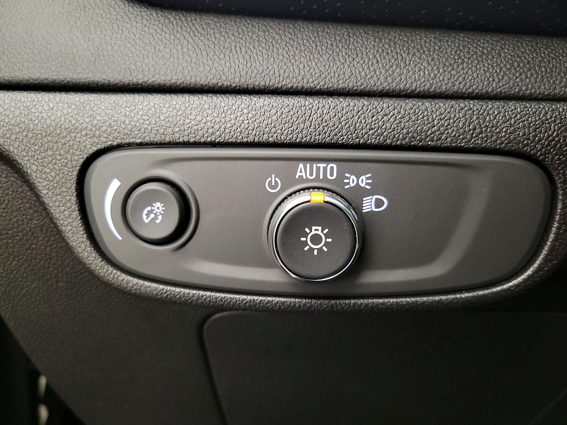 Thumbnail: 2023 Chevrolet Bolt EUV - 13