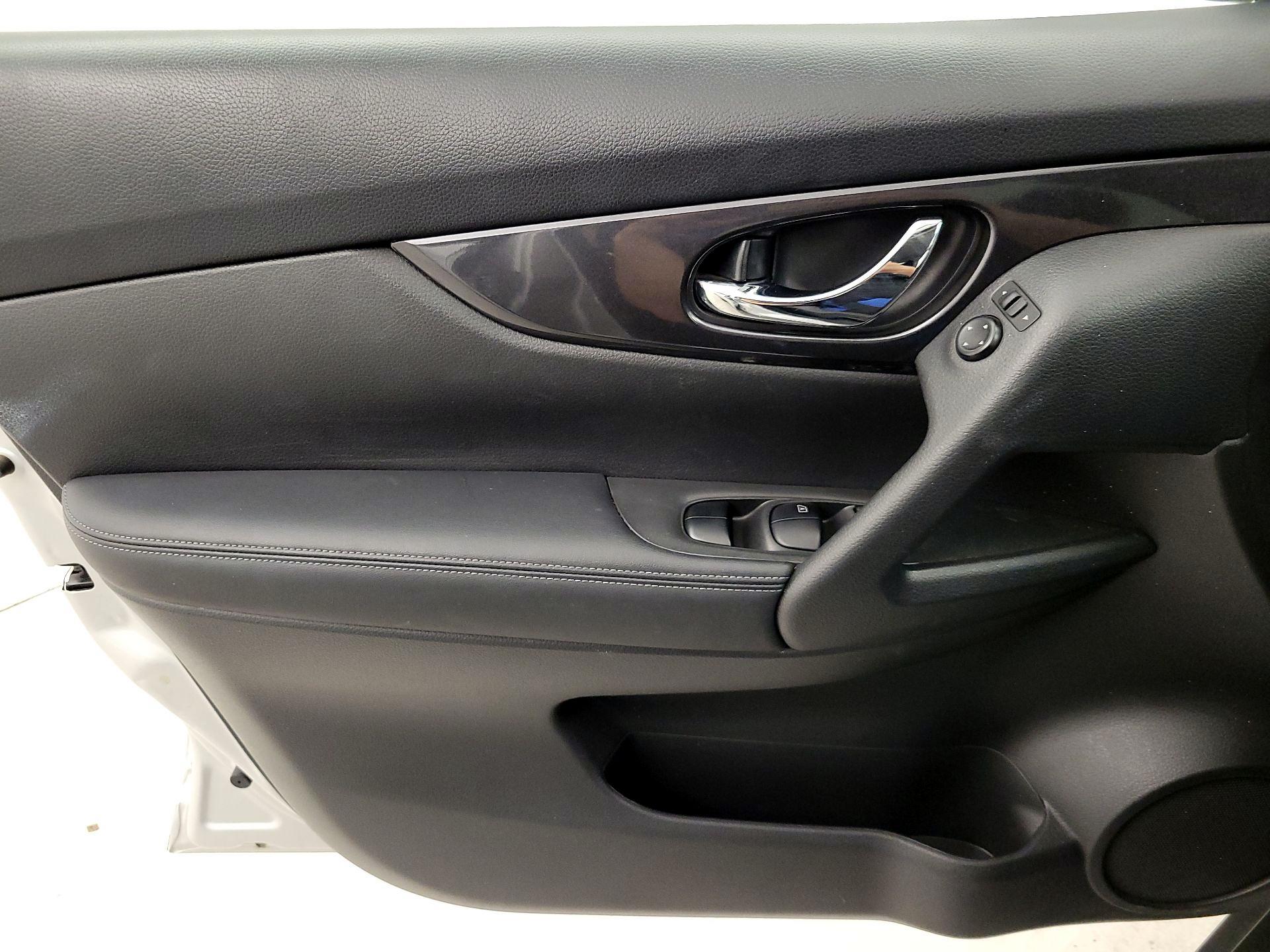 Thumbnail: 2020 Nissan Rogue - 12