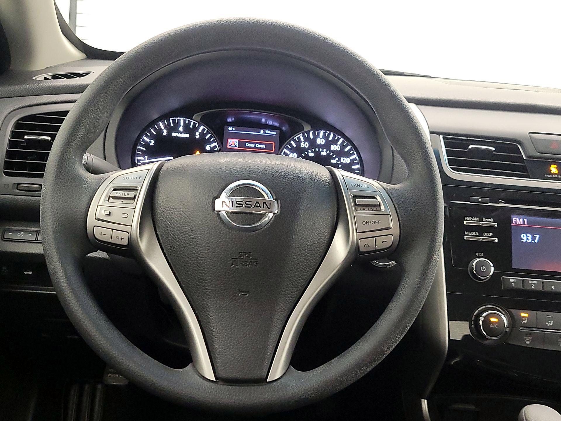 Thumbnail: 2015 Nissan Altima - 10