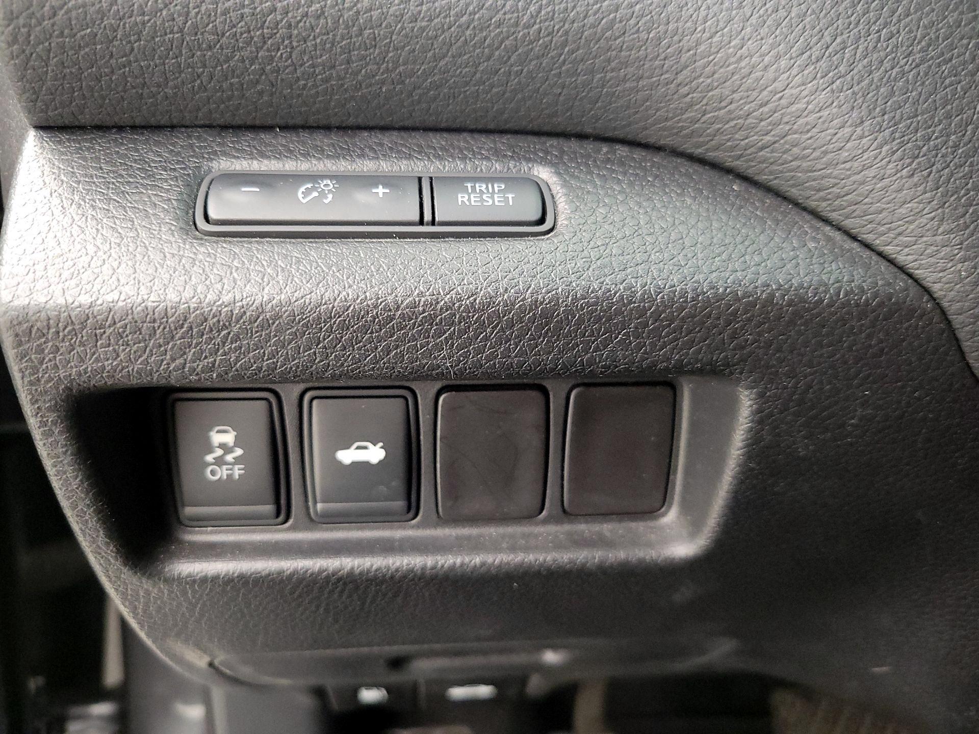 Thumbnail: 2015 Nissan Altima - 13