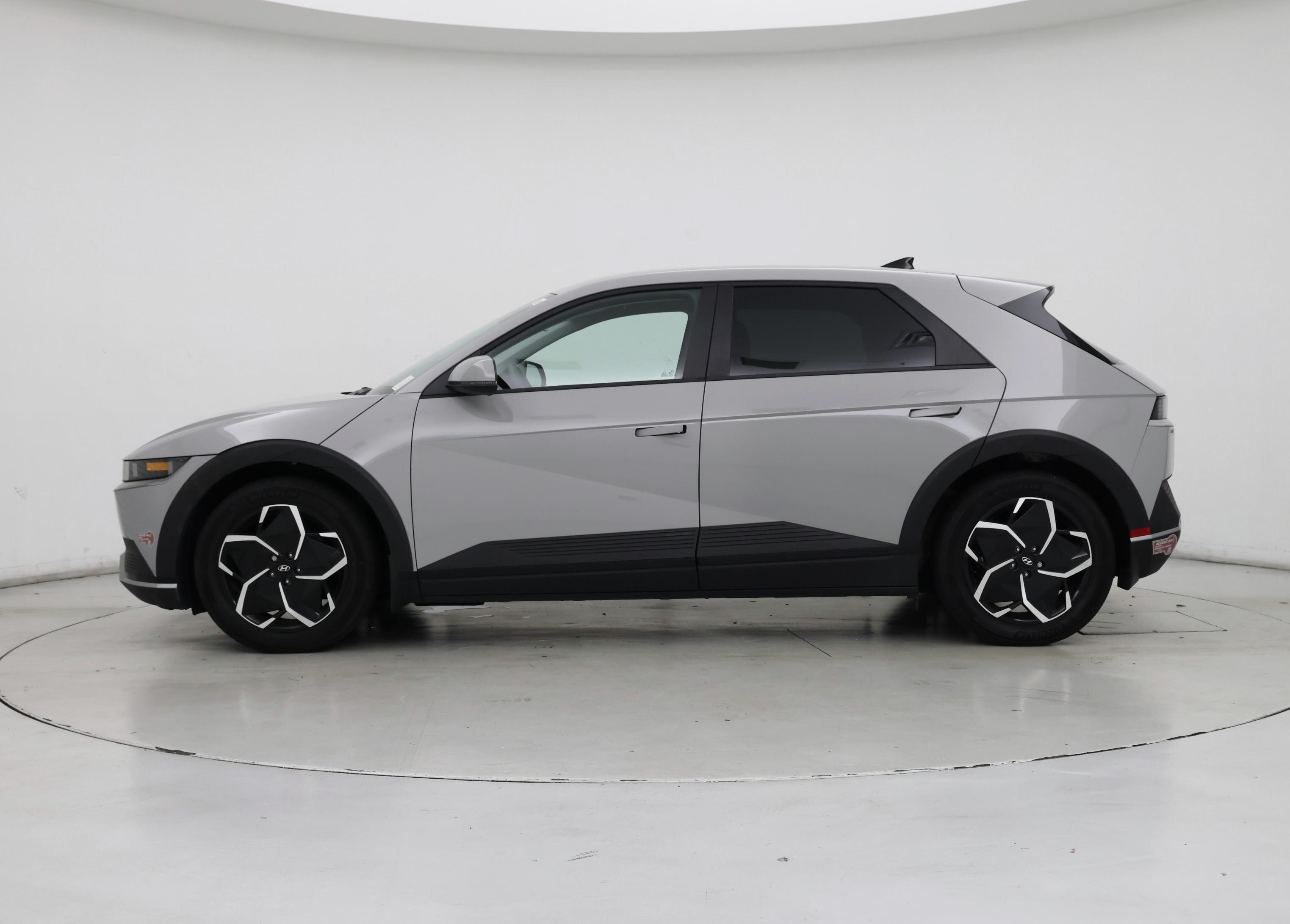 Thumbnail: 2022 Hyundai Ioniq 5 - 3