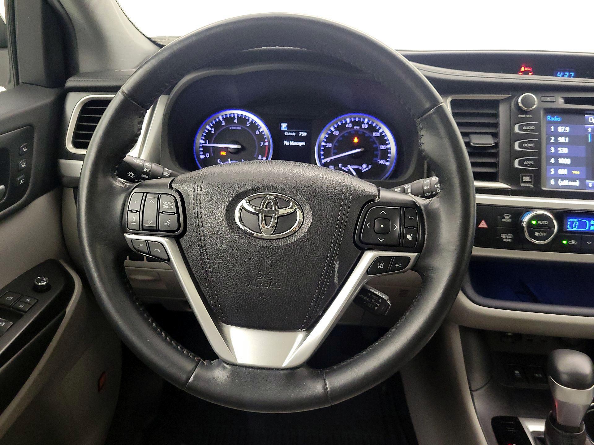 Thumbnail: 2019 Toyota Highlander - 10