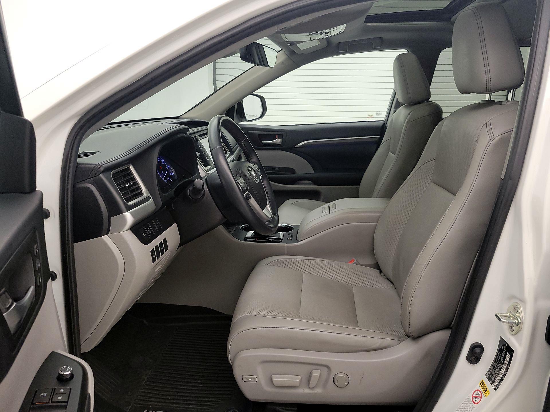 Thumbnail: 2019 Toyota Highlander - 11