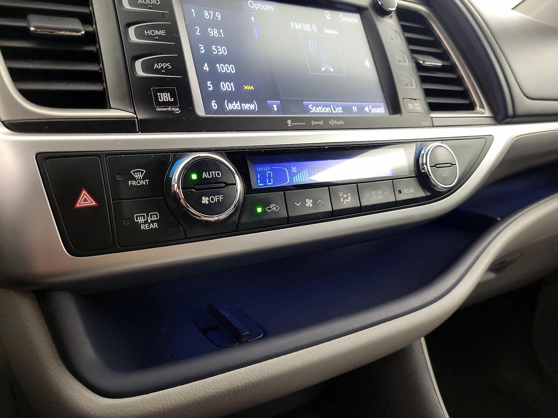 Thumbnail: 2019 Toyota Highlander - 16