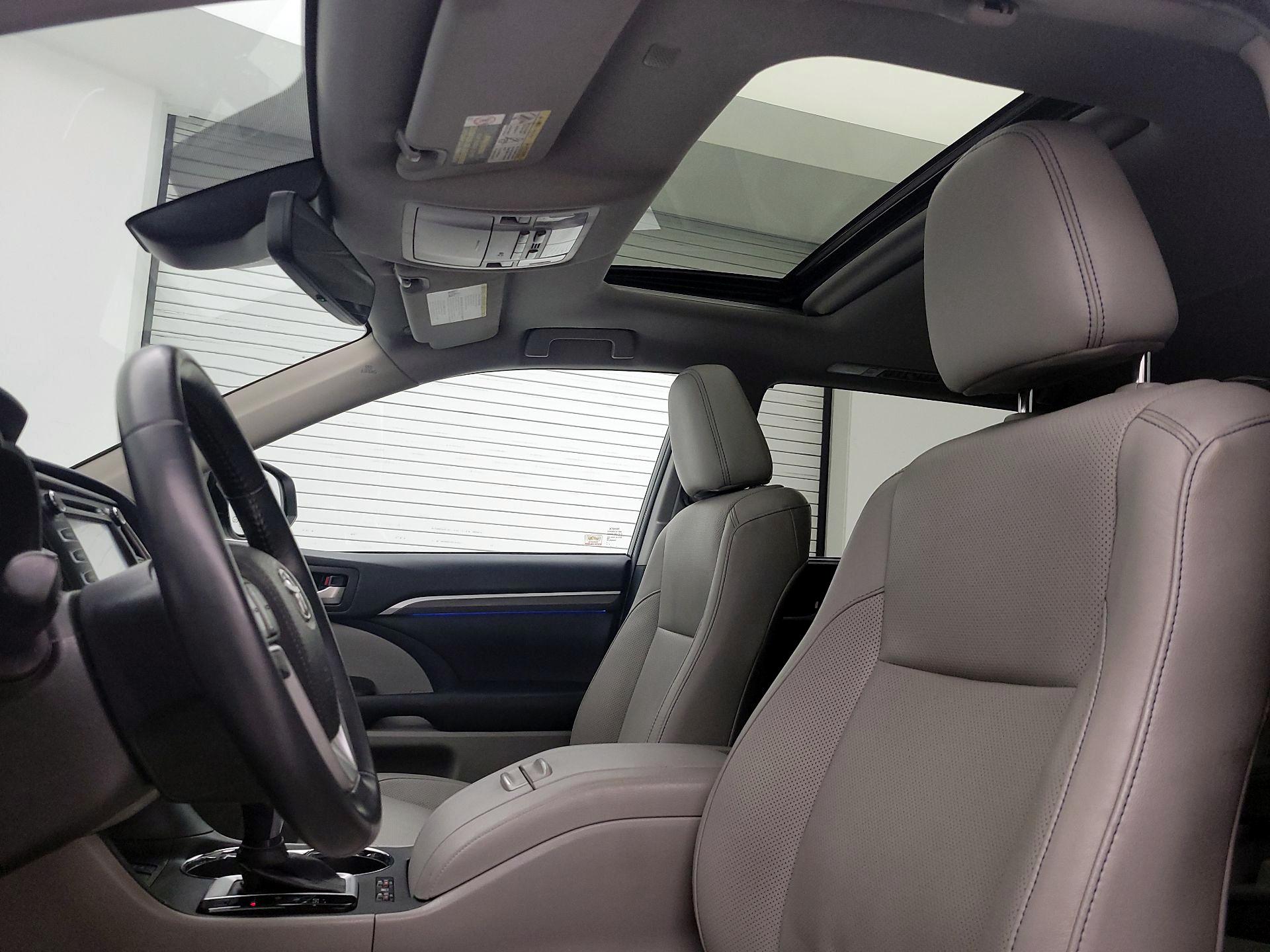 Thumbnail: 2019 Toyota Highlander - 19