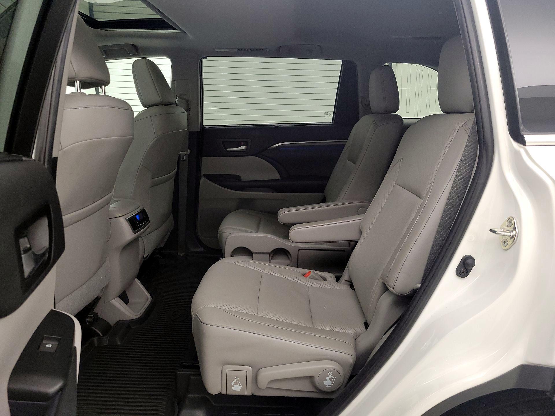 Thumbnail: 2019 Toyota Highlander - 20