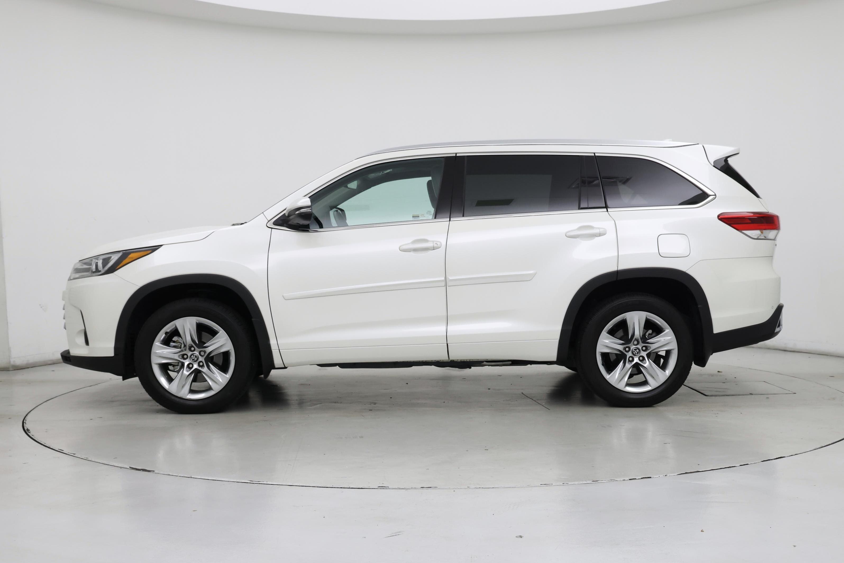 Thumbnail: 2019 Toyota Highlander - 3