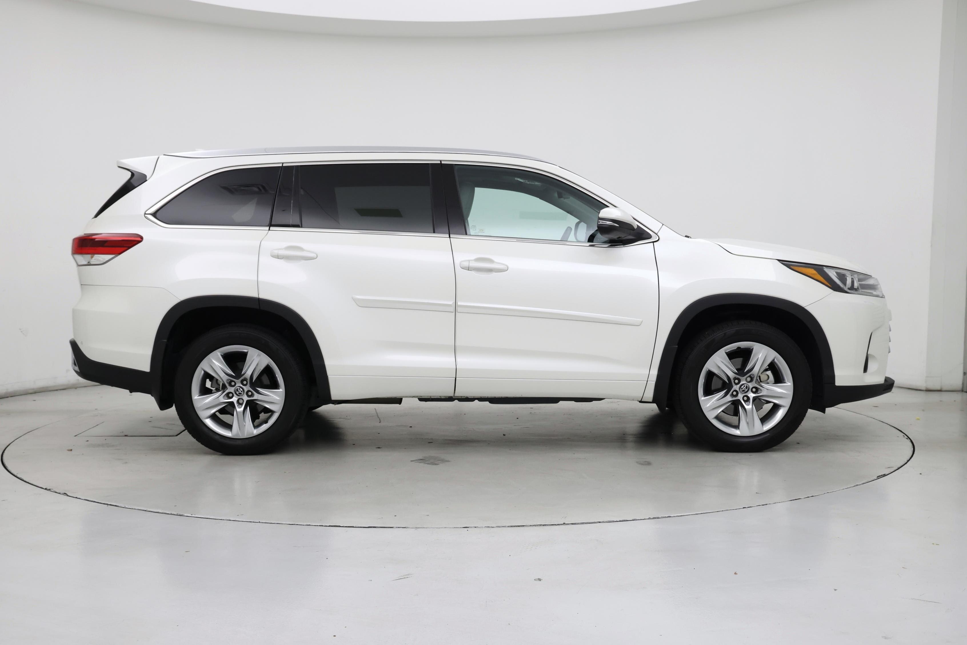 Thumbnail: 2019 Toyota Highlander - 7