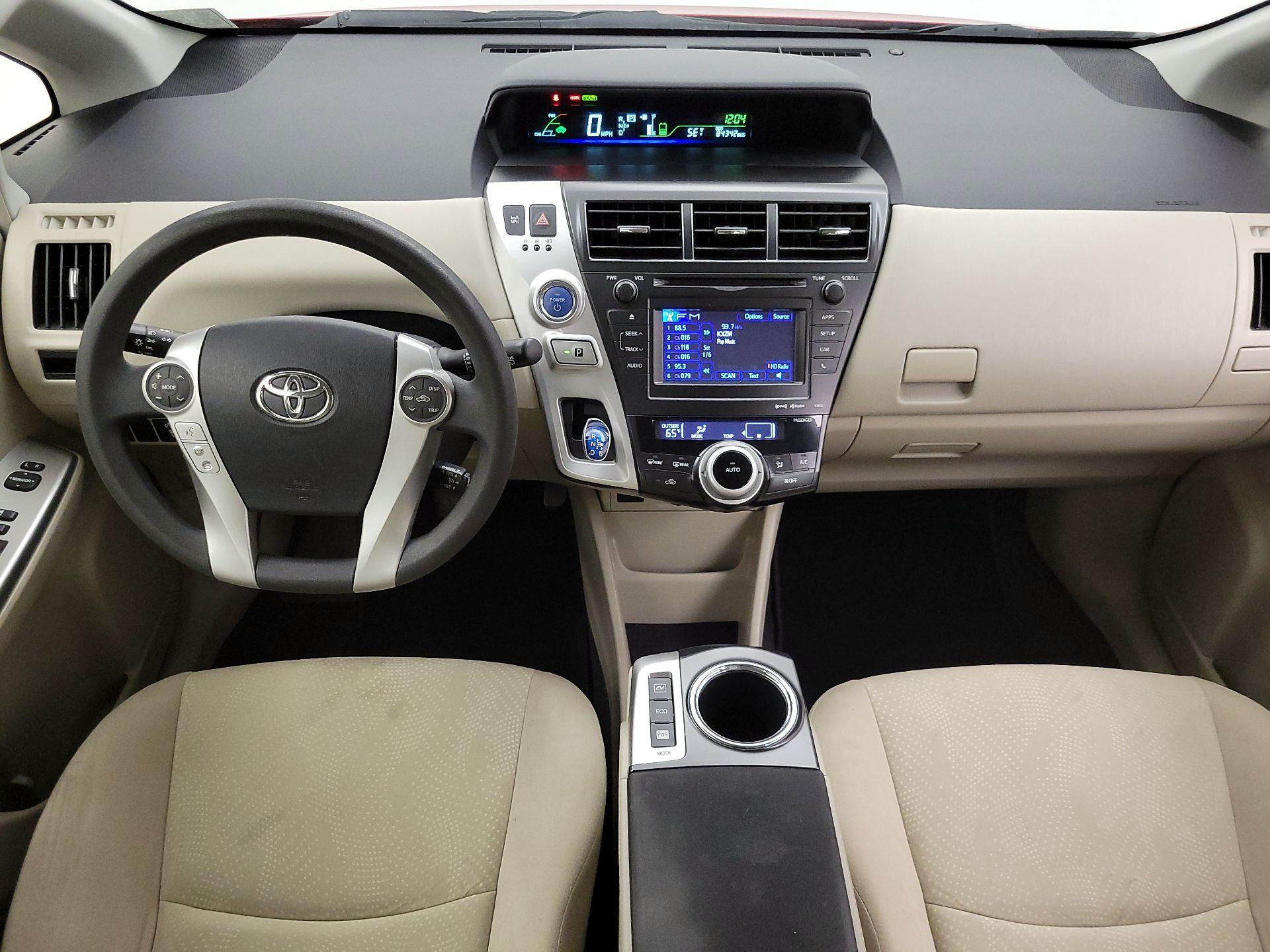 Thumbnail: 2014 Toyota Prius v - 9