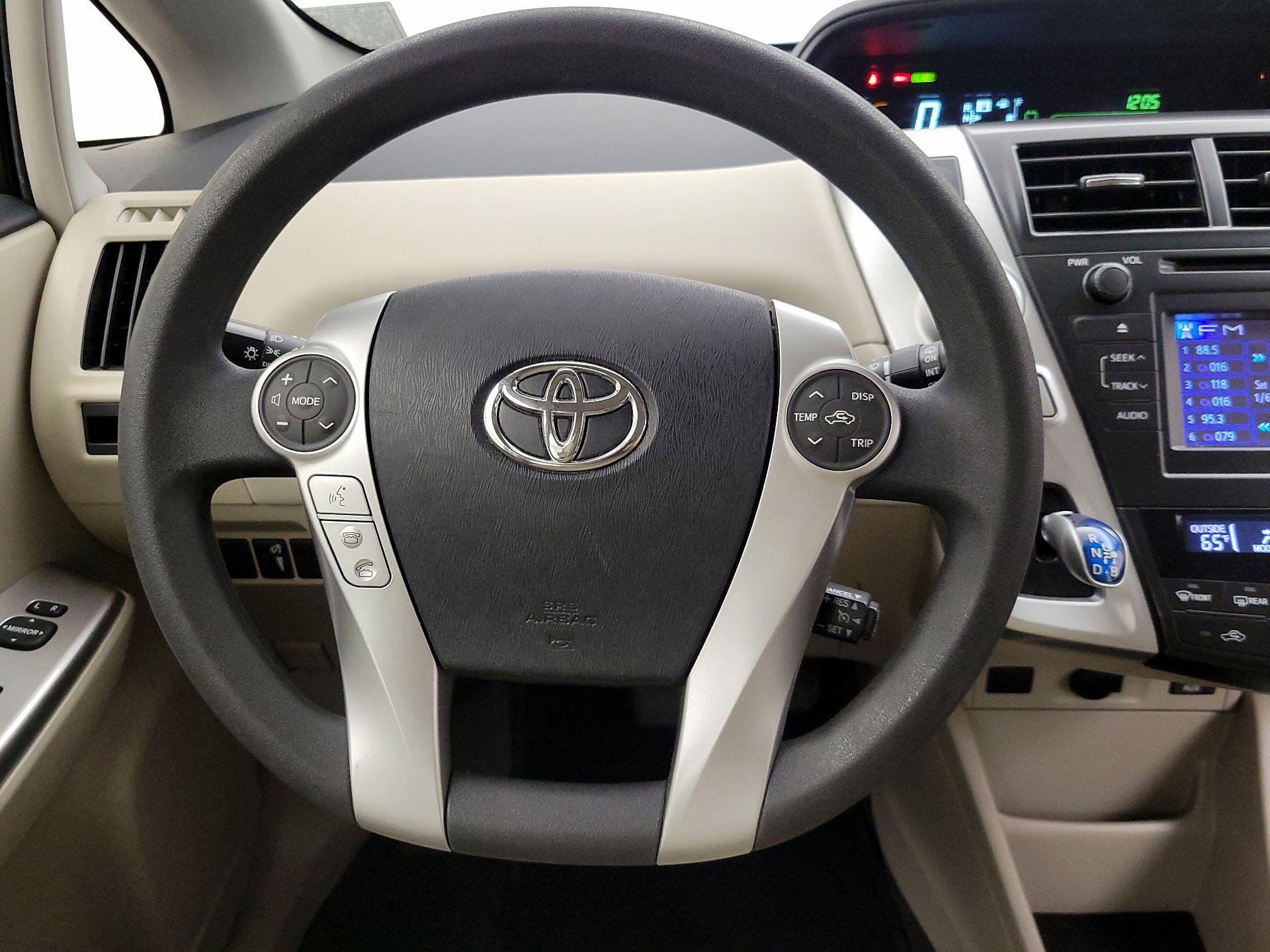 Thumbnail: 2014 Toyota Prius v - 10