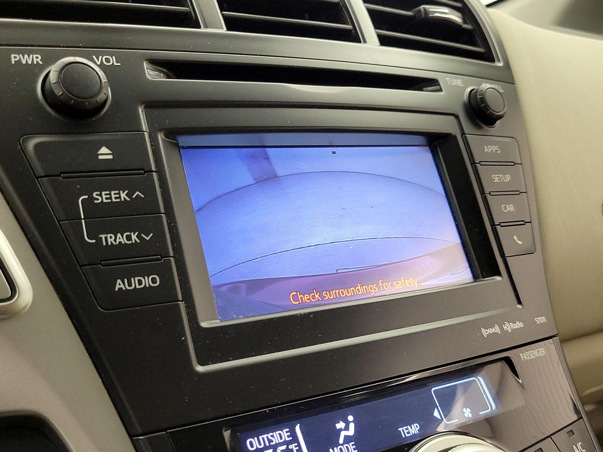 Thumbnail: 2014 Toyota Prius v - 14