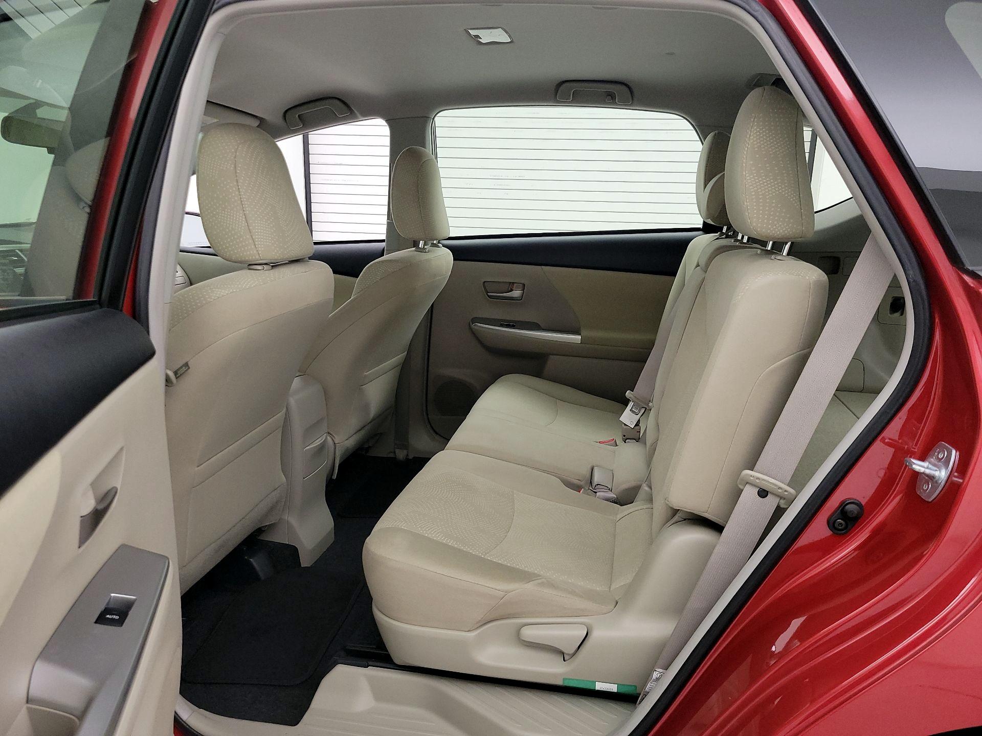 Thumbnail: 2014 Toyota Prius v - 19
