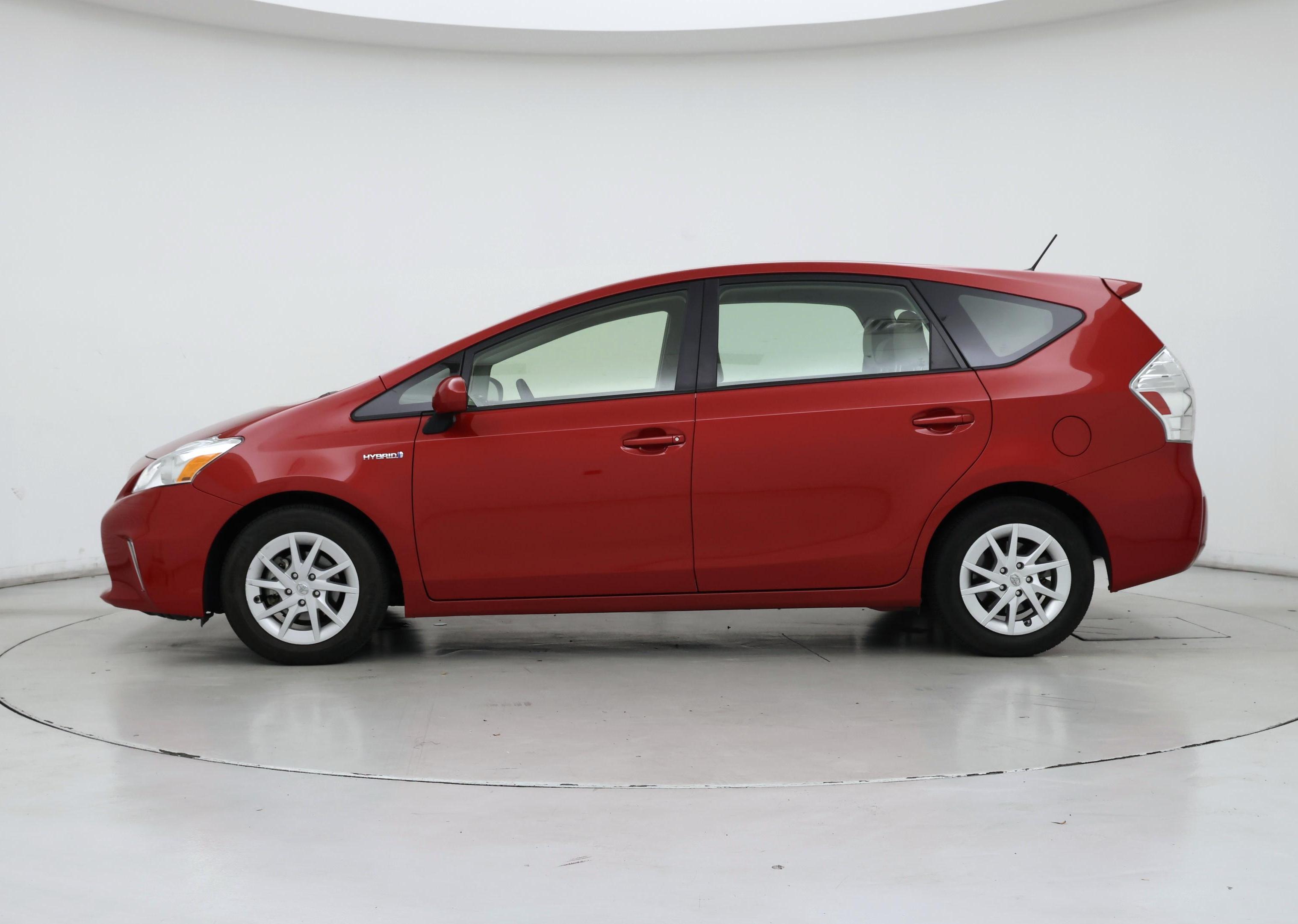 Thumbnail: 2014 Toyota Prius v - 3