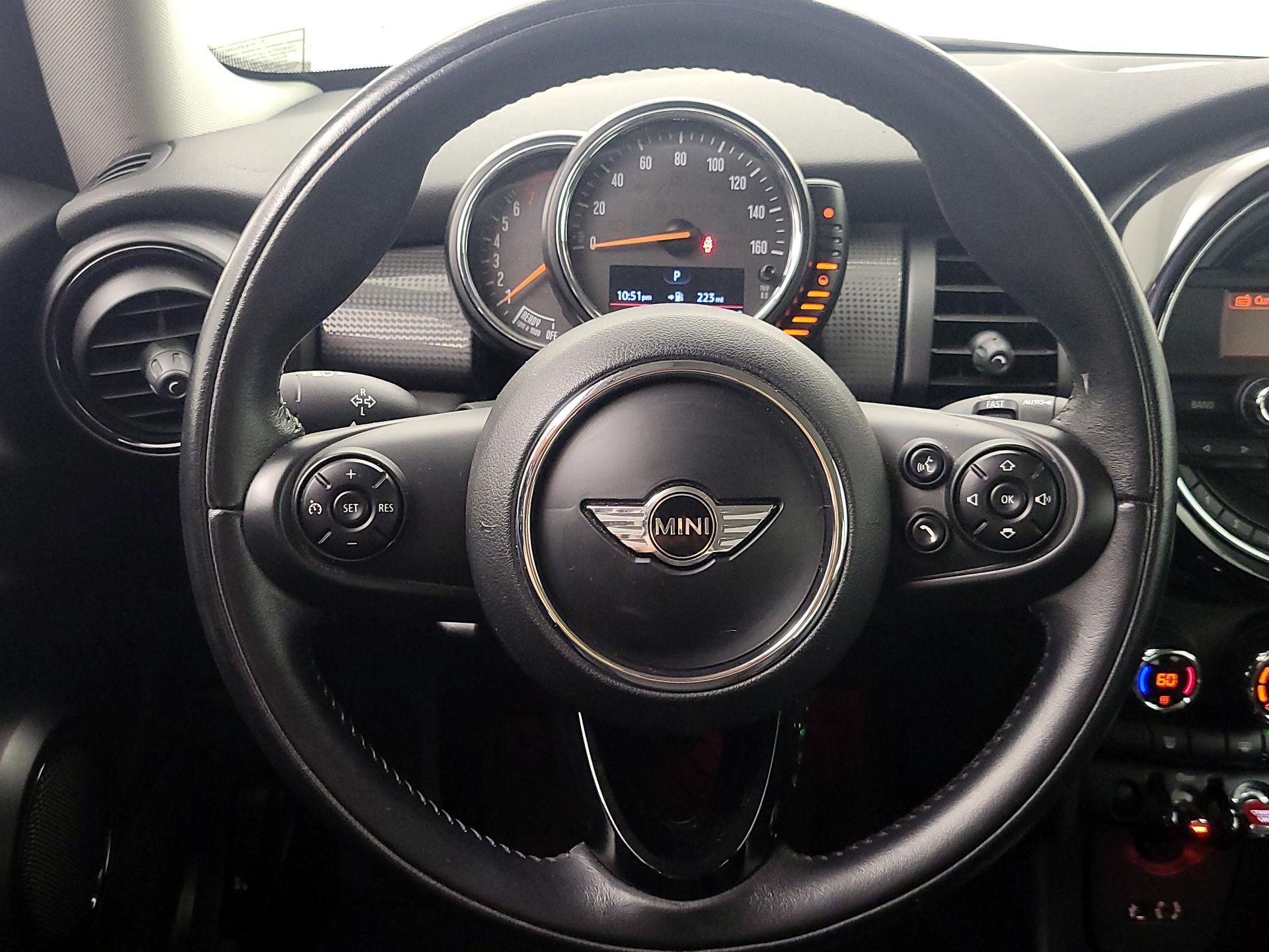 Thumbnail: 2015 MINI Cooper Hardtop - 10