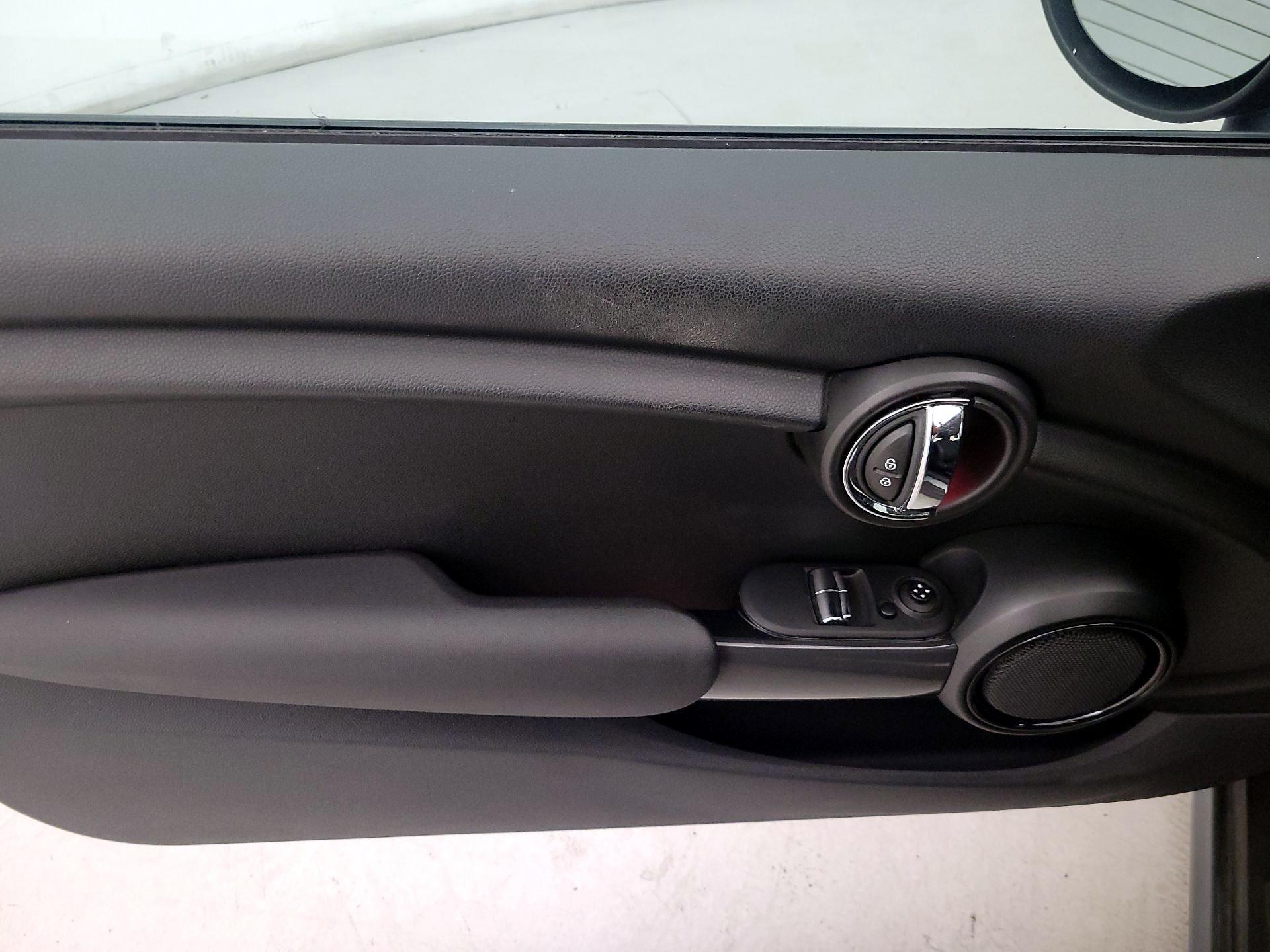 Thumbnail: 2015 MINI Cooper Hardtop - 12