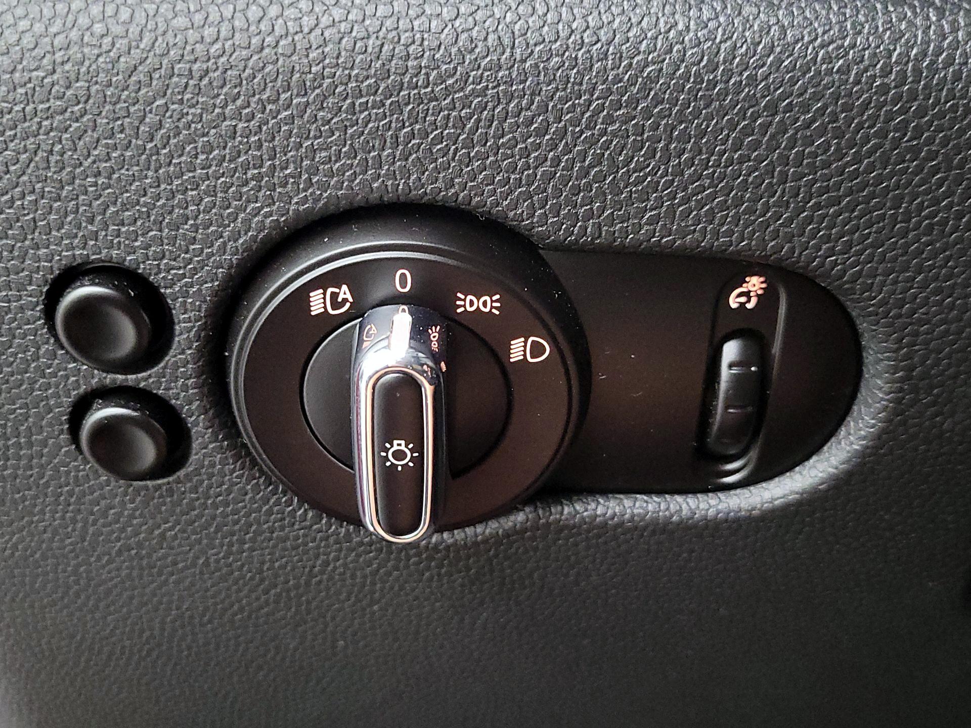 Thumbnail: 2015 MINI Cooper Hardtop - 13