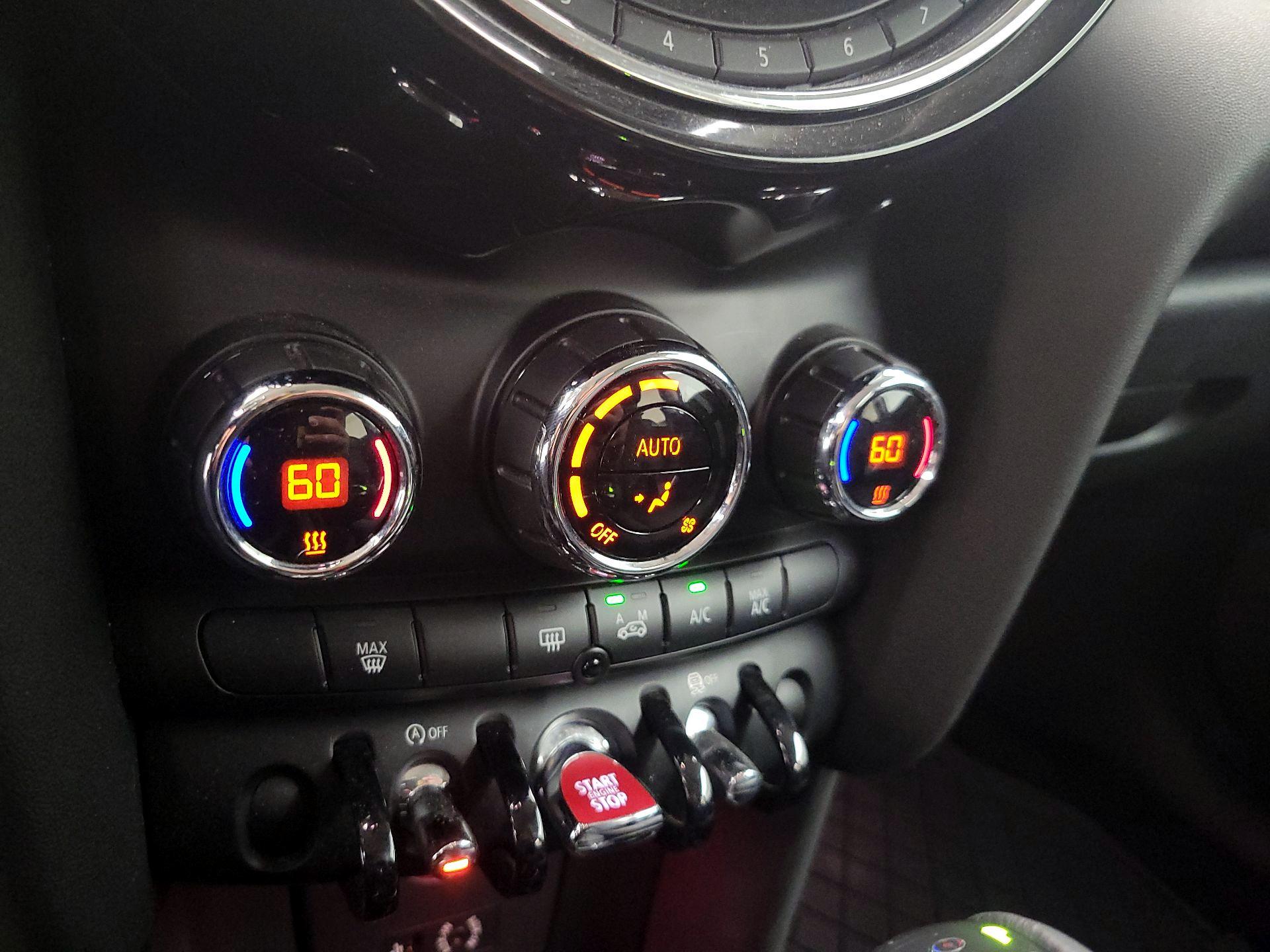 Thumbnail: 2015 MINI Cooper Hardtop - 15