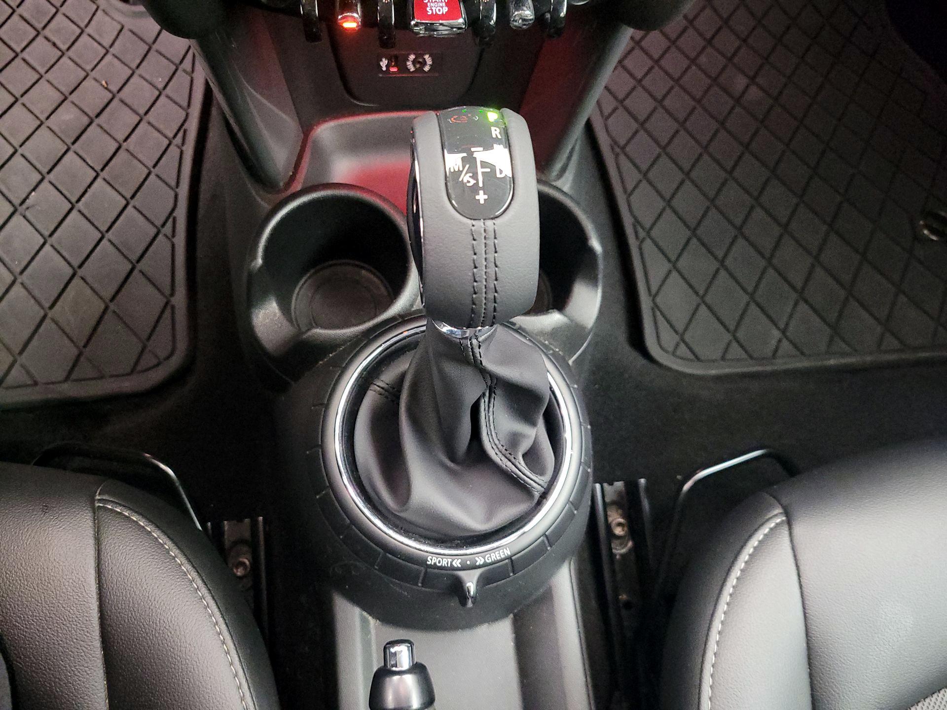 Thumbnail: 2015 MINI Cooper Hardtop - 16