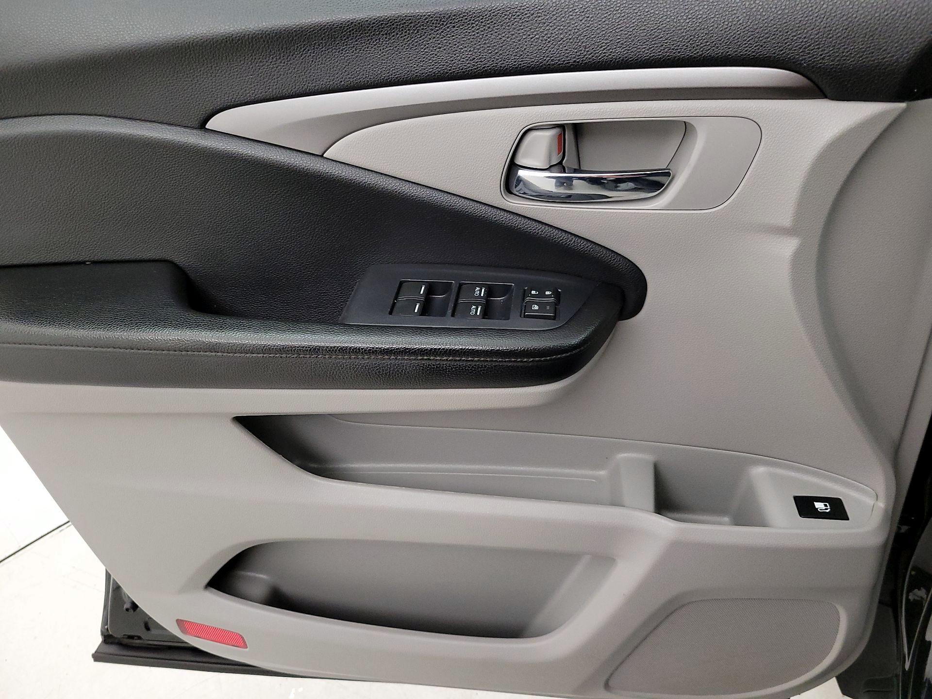 Thumbnail: 2019 Honda Pilot - 12
