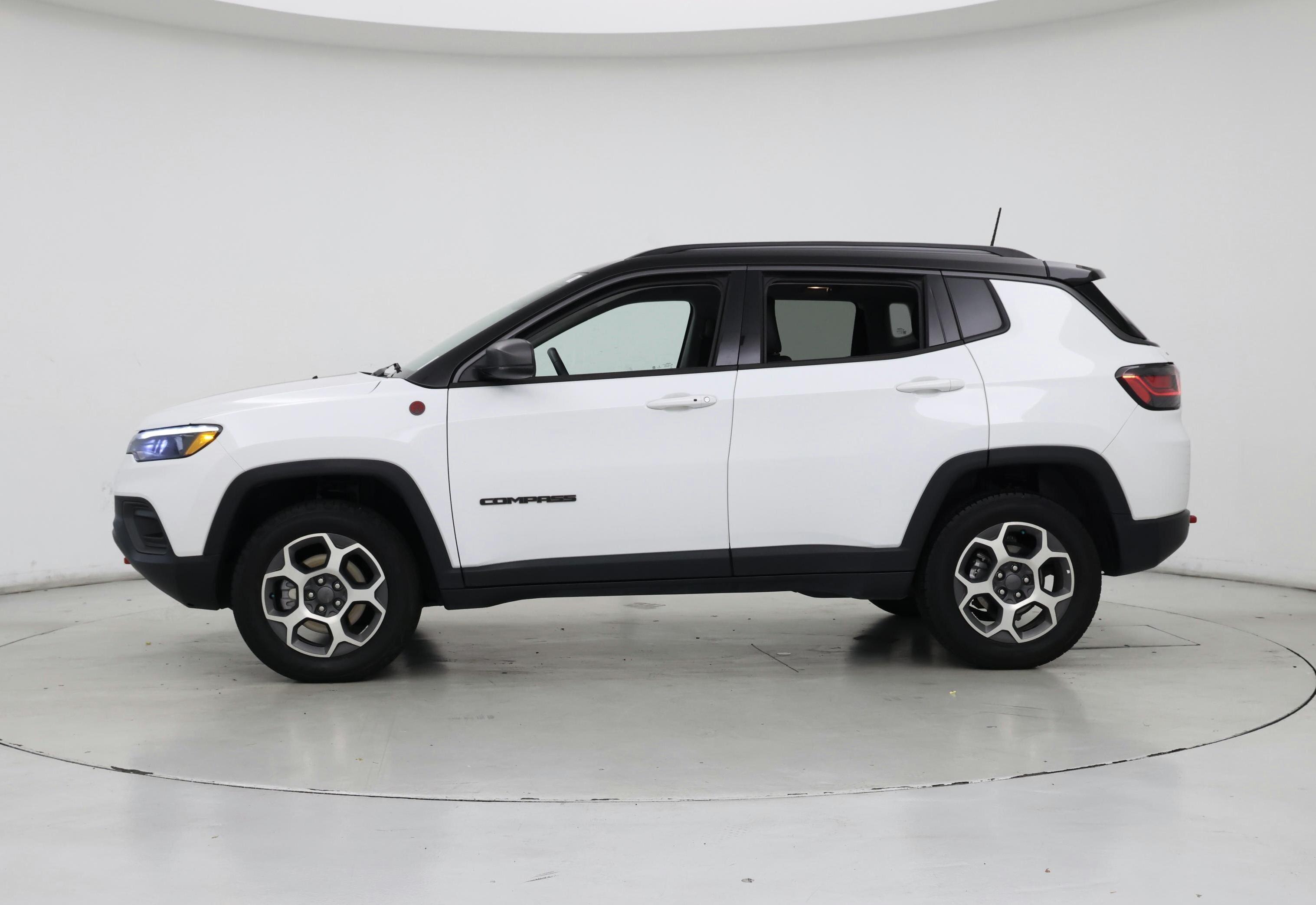 Thumbnail: 2022 Jeep Compass - 3
