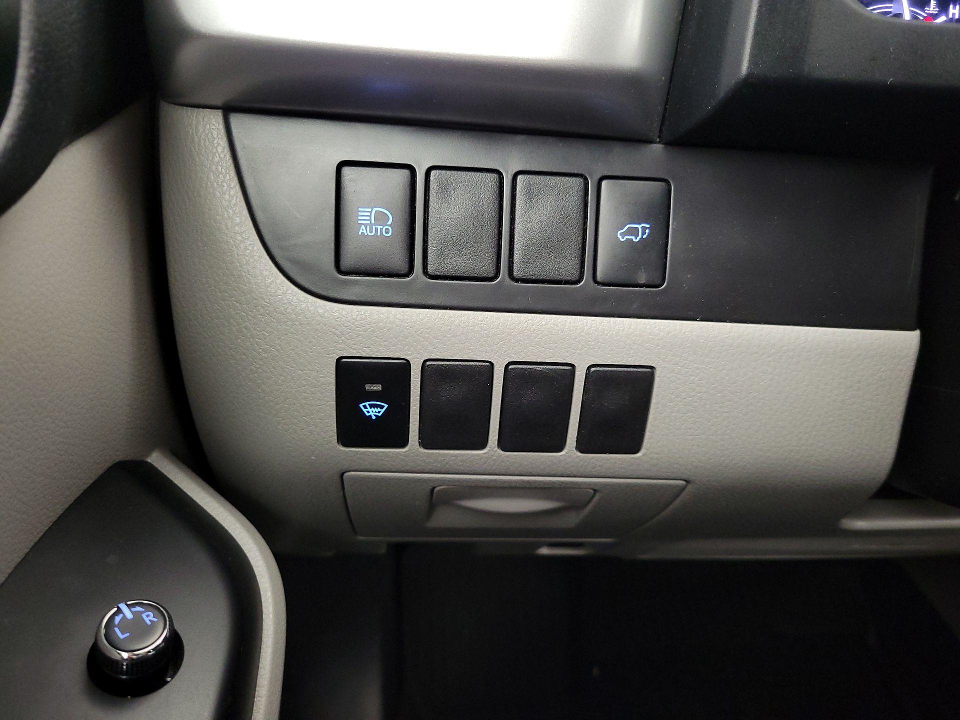 Thumbnail: 2019 Toyota Highlander - 13