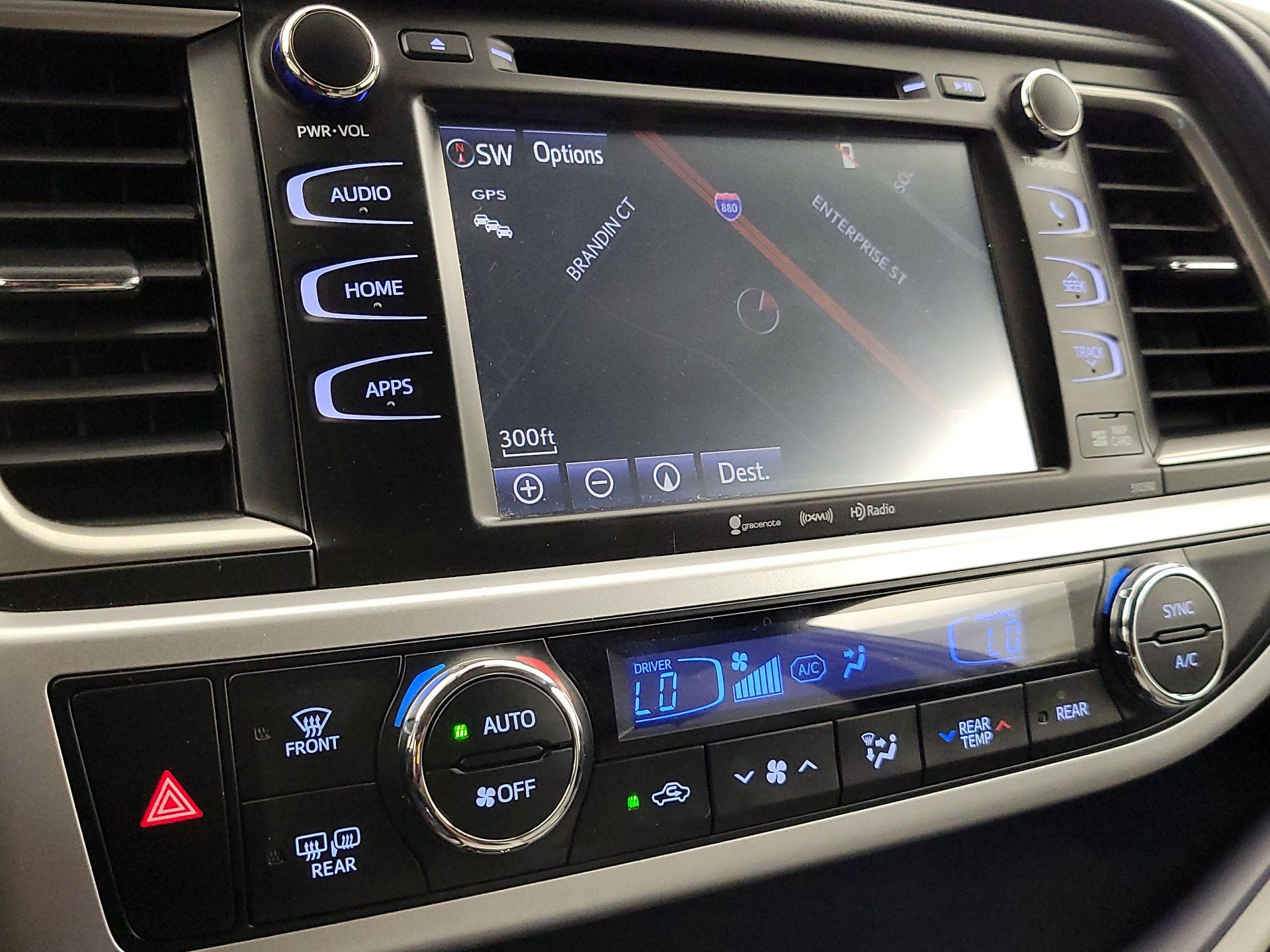 Thumbnail: 2019 Toyota Highlander - 14