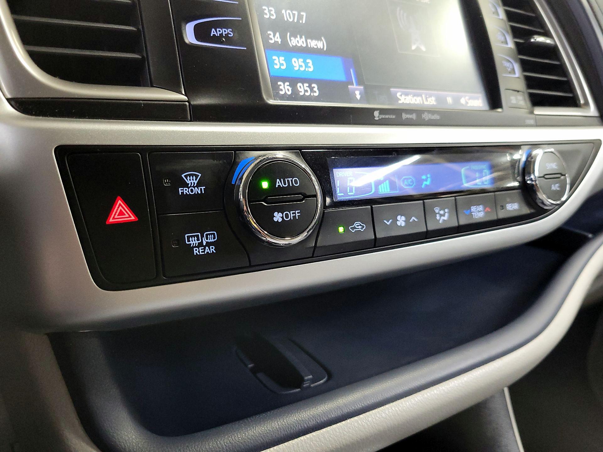Thumbnail: 2019 Toyota Highlander - 17