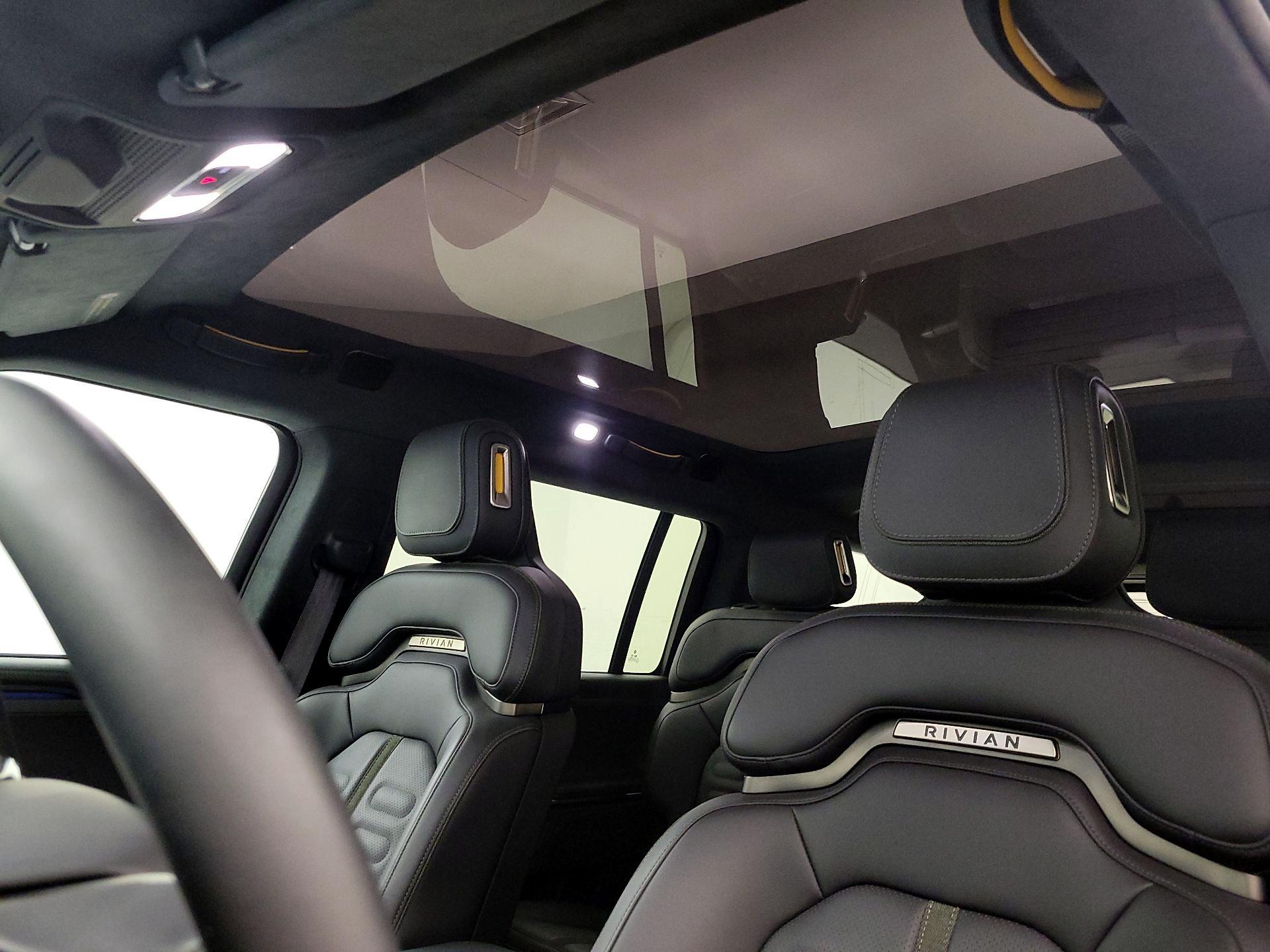 Thumbnail: 2024 Rivian R1S - 18