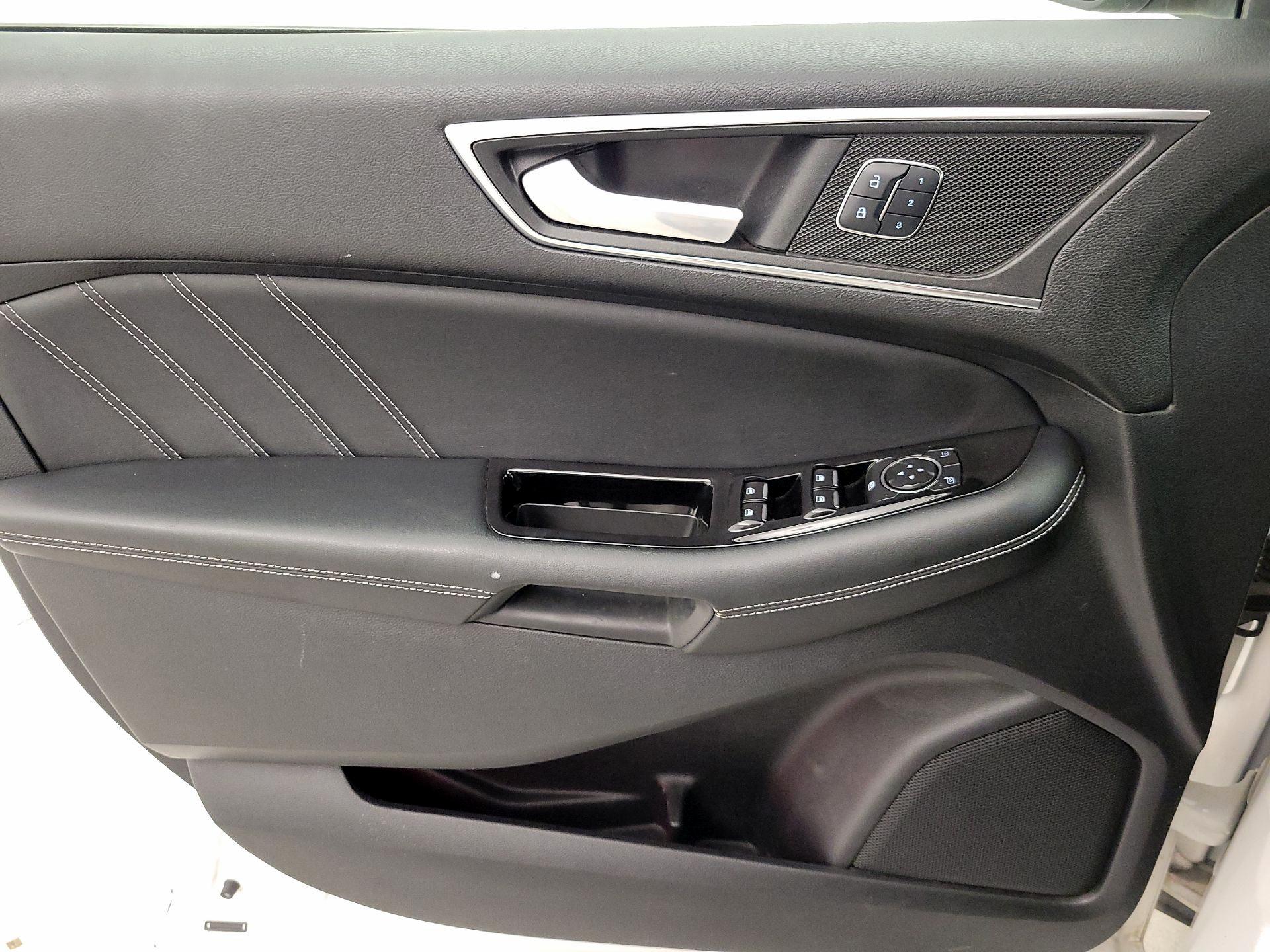 Thumbnail: 2015 Ford Edge - 12
