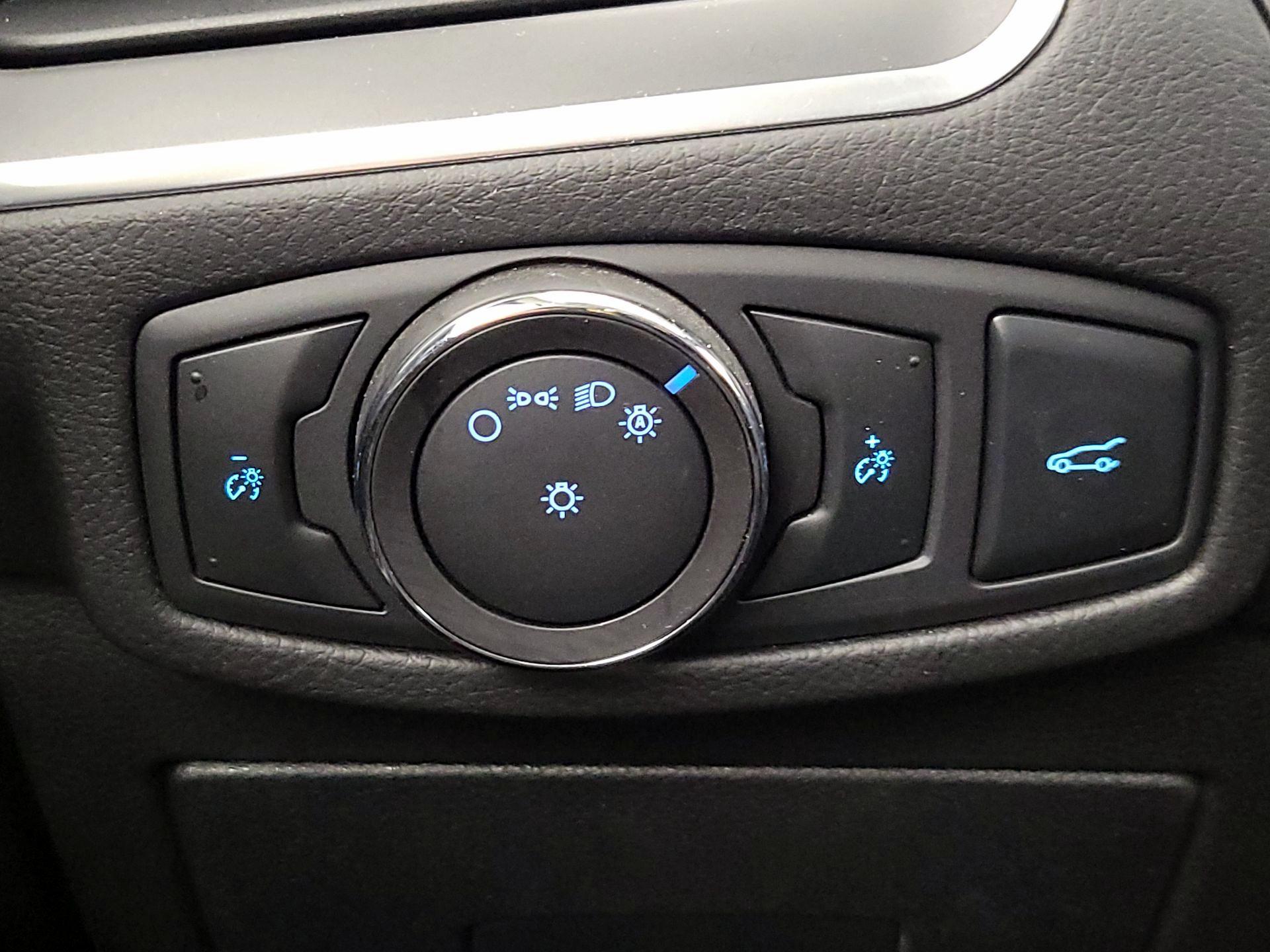 Thumbnail: 2015 Ford Edge - 13