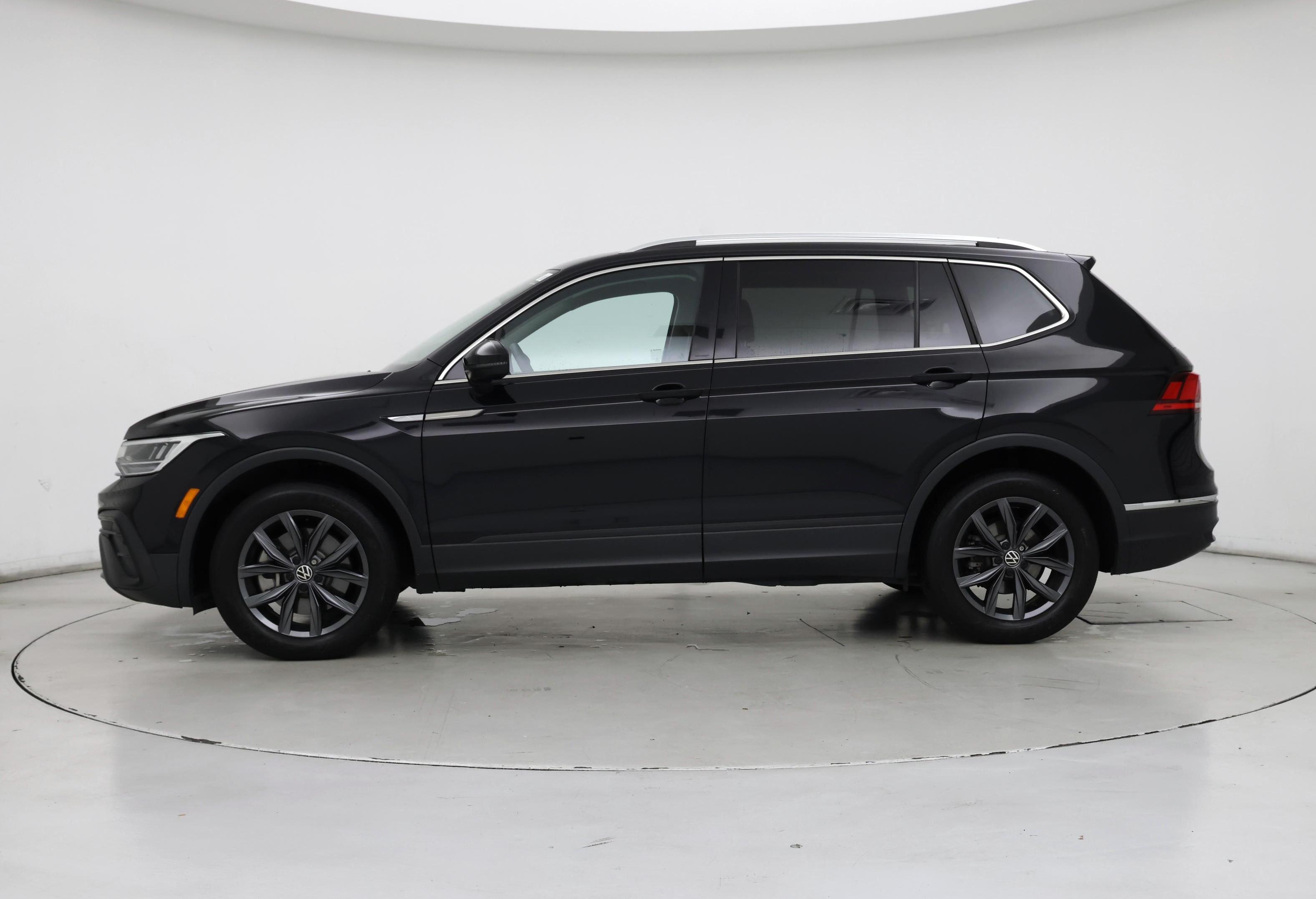 Thumbnail: 2022 Volkswagen Tiguan - 3