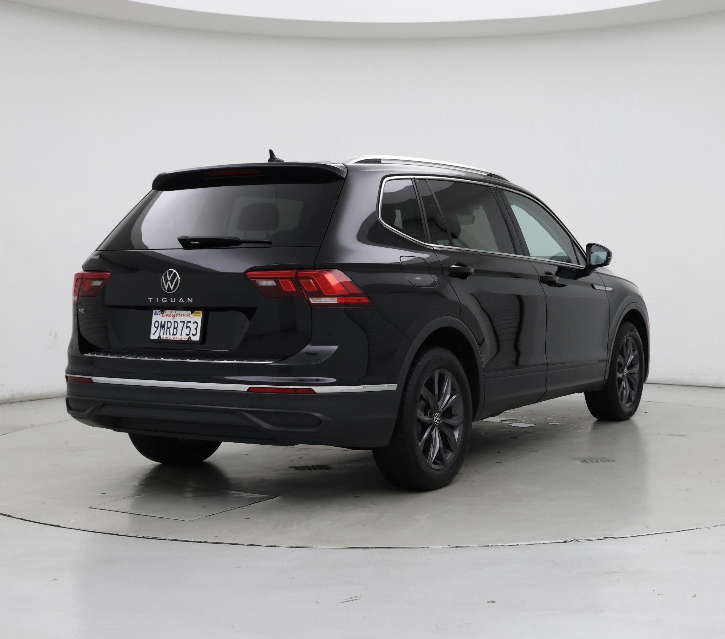 Thumbnail: 2022 Volkswagen Tiguan - 8
